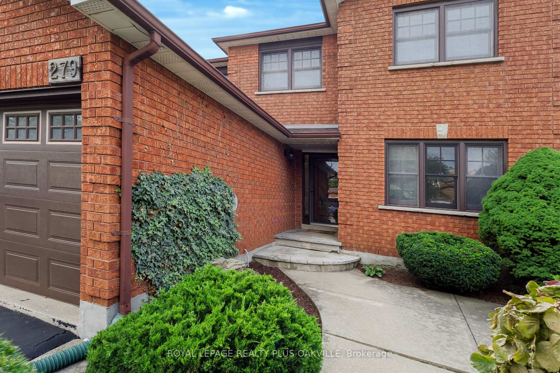 Photo 4 of 279 Hickory Circle, Oakville, Wedgewood Creek — HOMEH