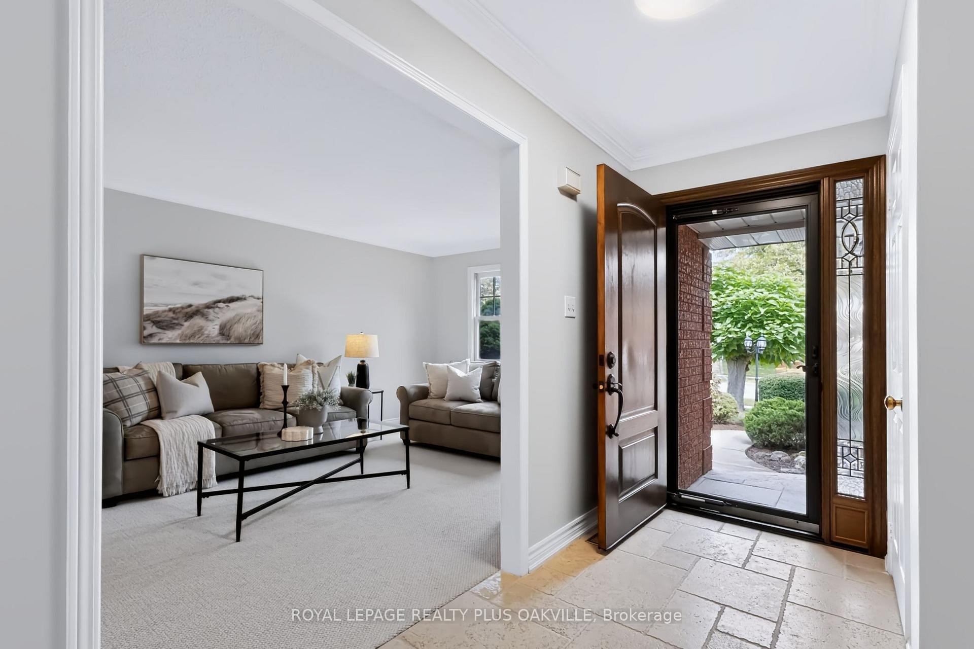 Photo 5 of 279 Hickory Circle, Oakville, Wedgewood Creek — HOMEH