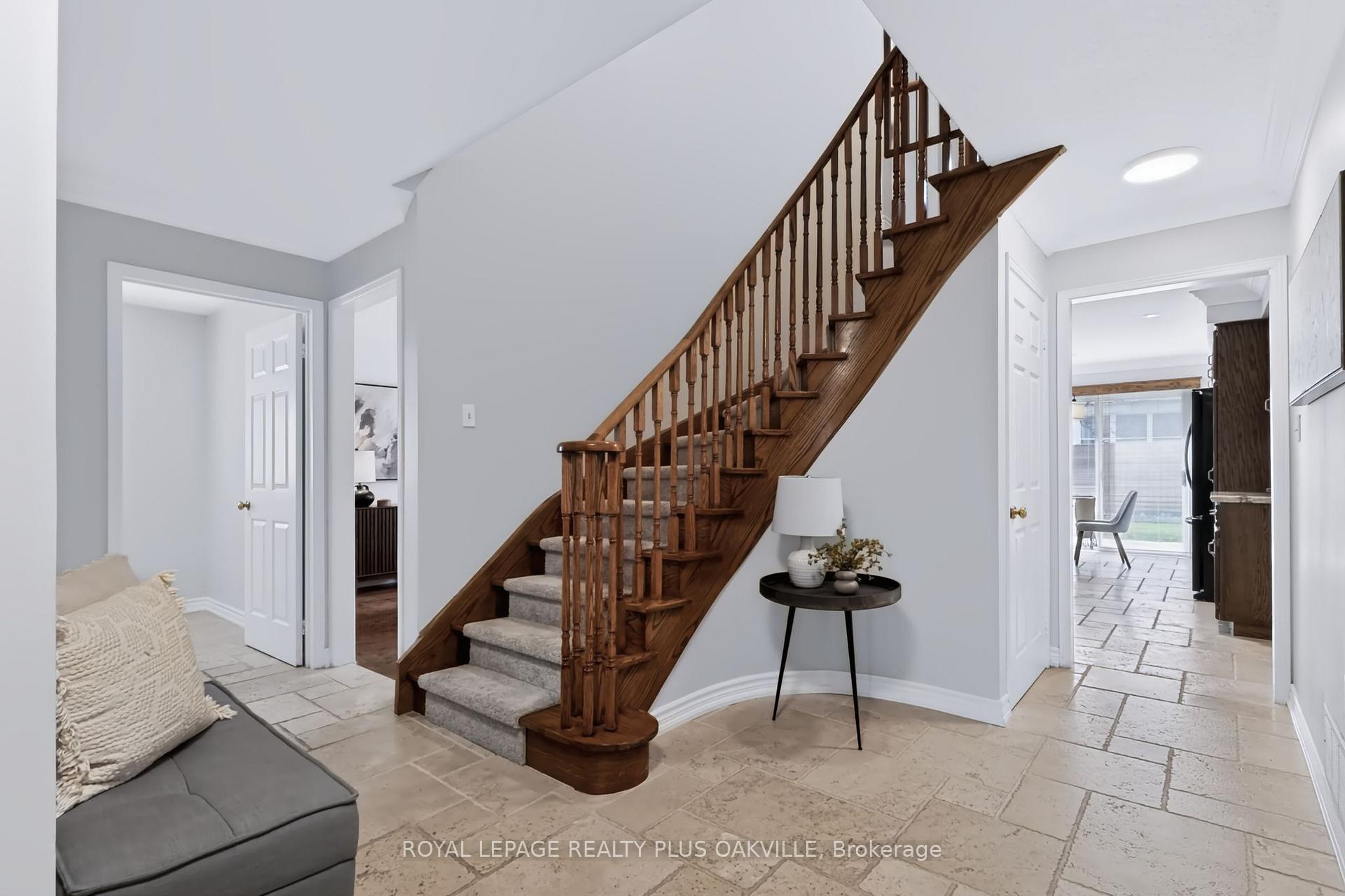 Photo 8 of 279 Hickory Circle, Oakville, Wedgewood Creek — HOMEH