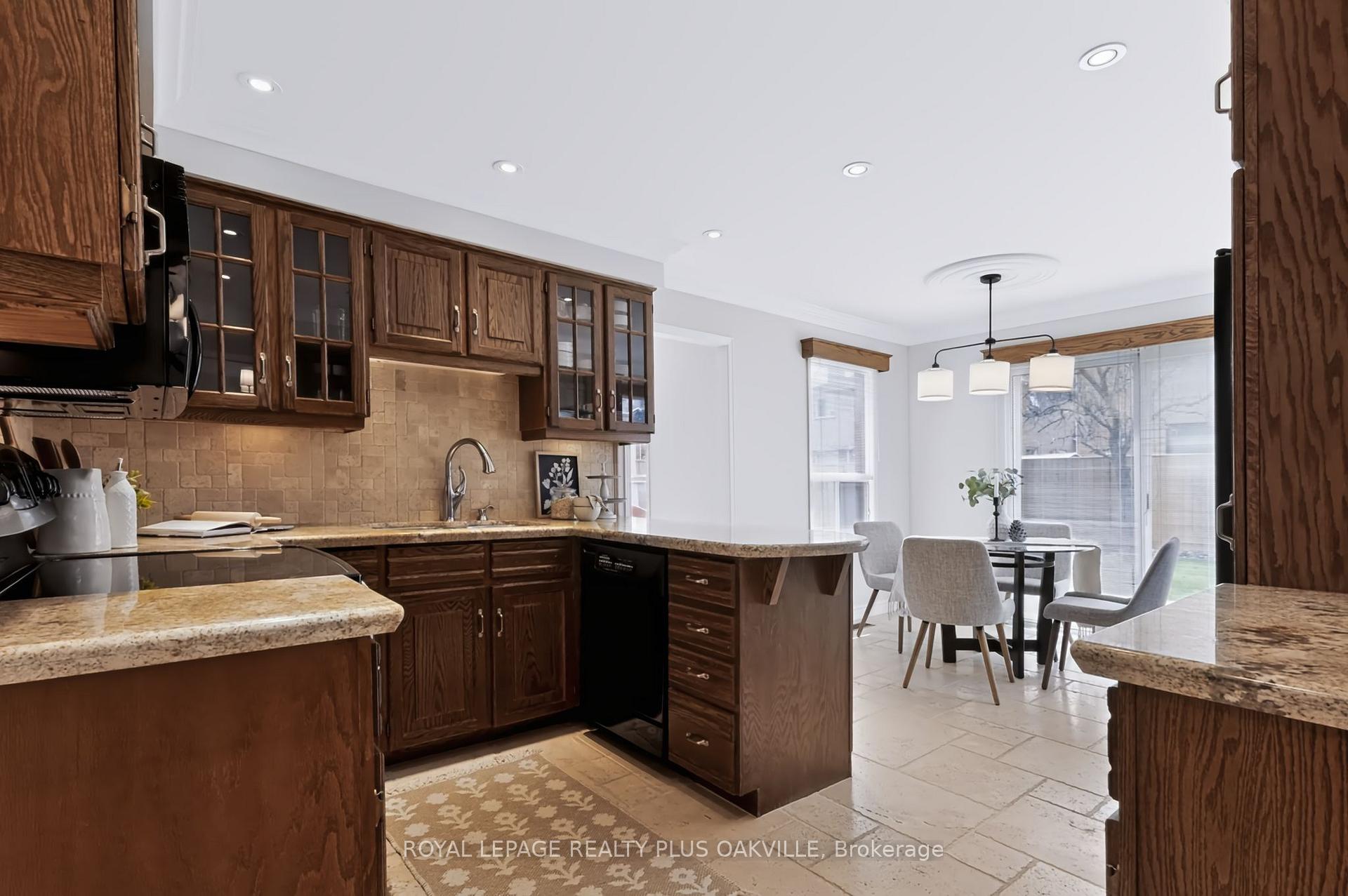 Photo 15 of 279 Hickory Circle, Oakville, Wedgewood Creek — HOMEH