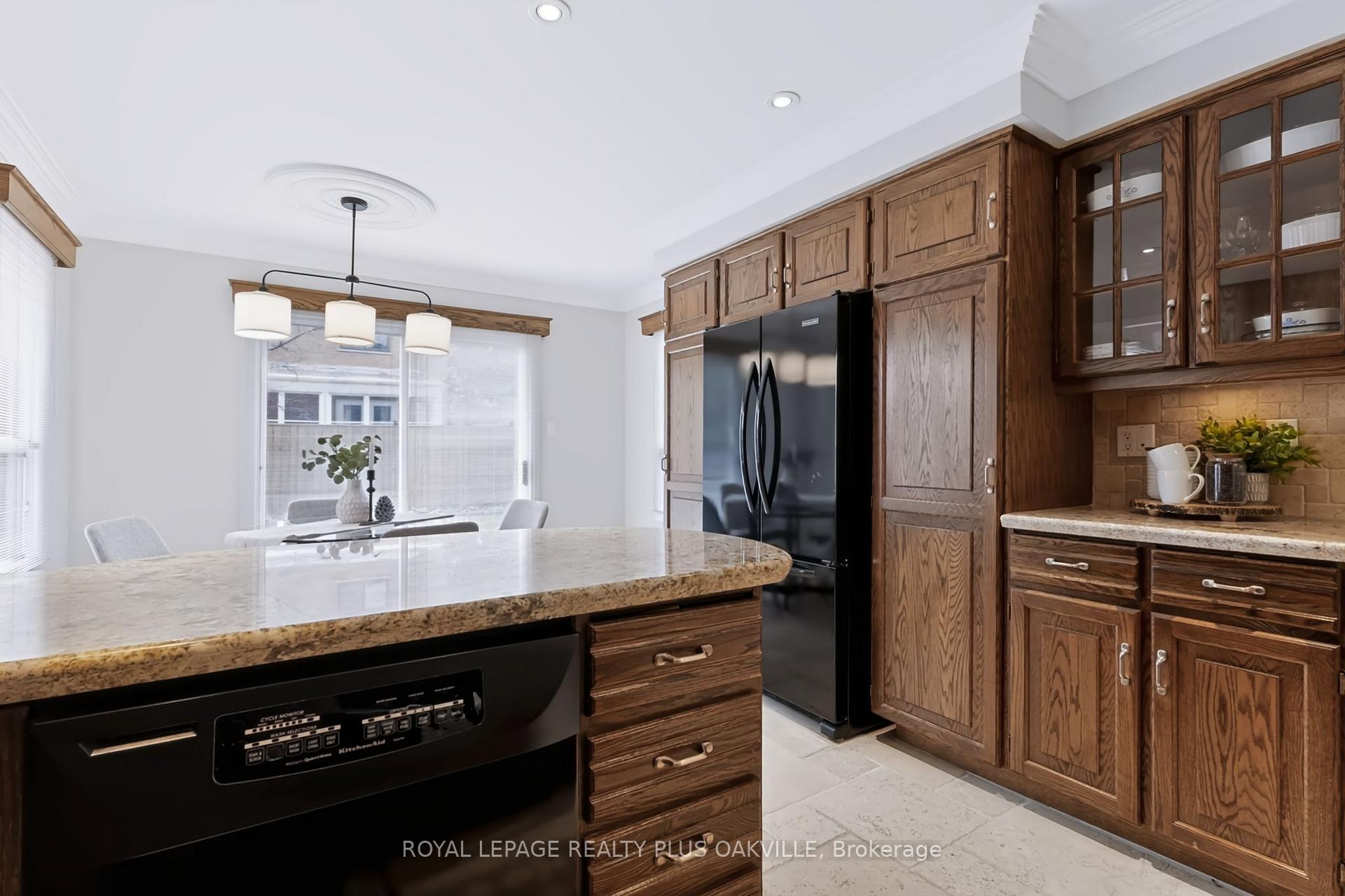 Photo 17 of 279 Hickory Circle, Oakville, Wedgewood Creek — HOMEH