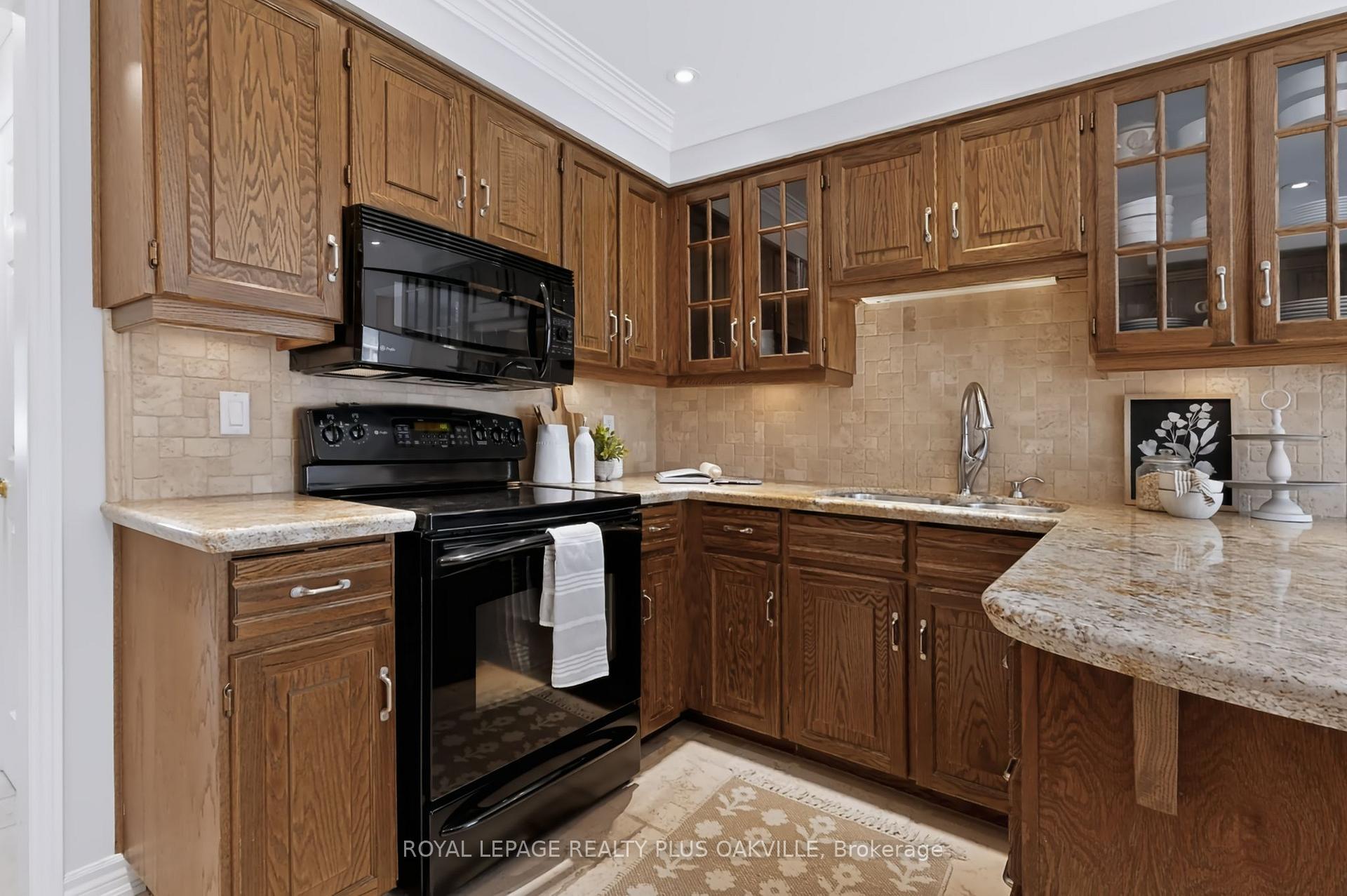 Photo 18 of 279 Hickory Circle, Oakville, Wedgewood Creek — HOMEH