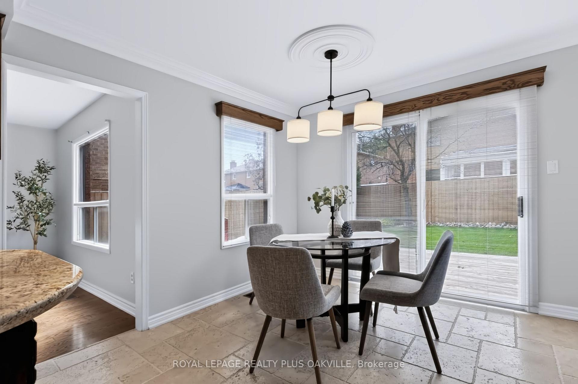 Photo 19 of 279 Hickory Circle, Oakville, Wedgewood Creek — HOMEH