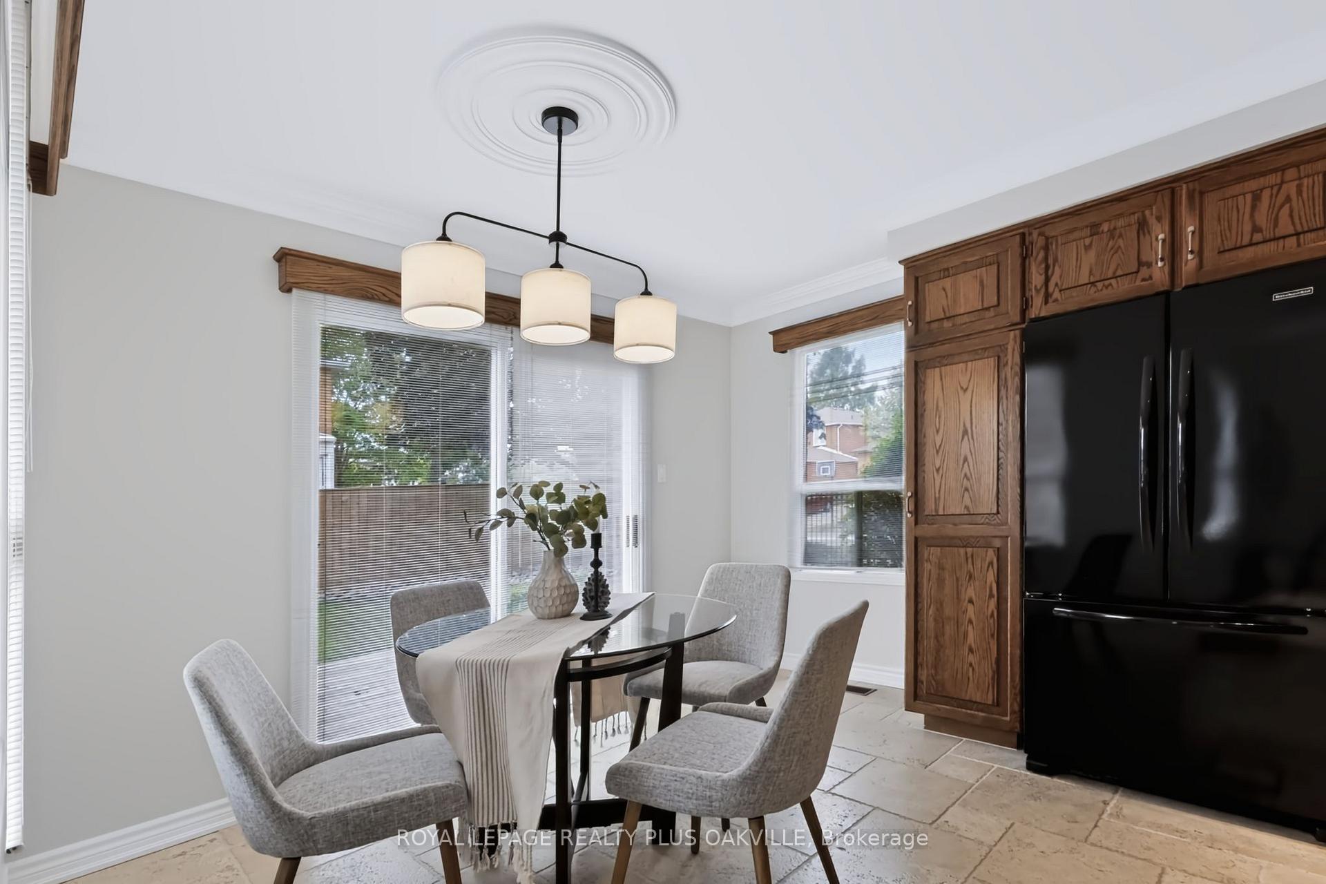 Photo 20 of 279 Hickory Circle, Oakville, Wedgewood Creek — HOMEH