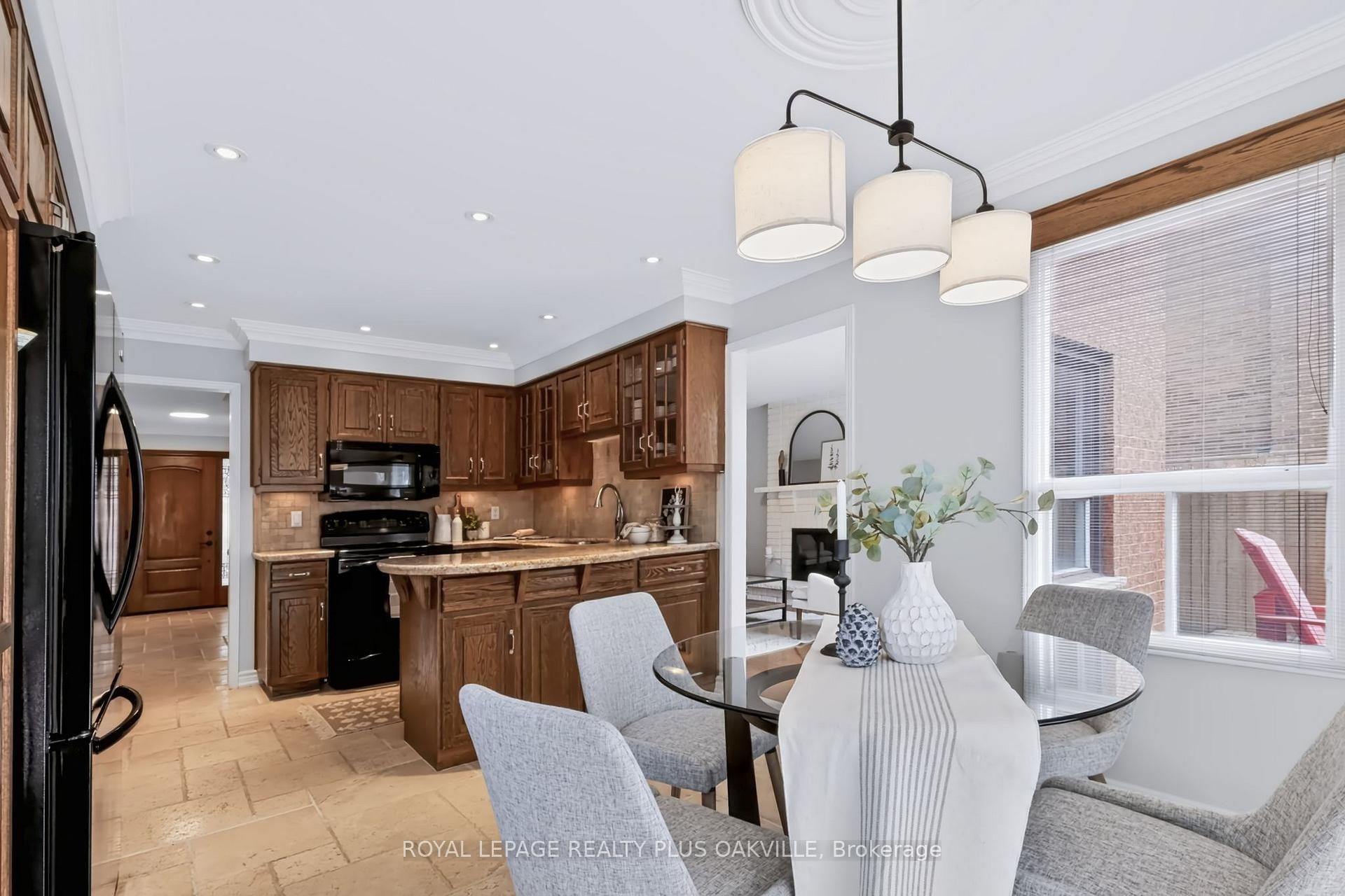 Photo 21 of 279 Hickory Circle, Oakville, Wedgewood Creek — HOMEH