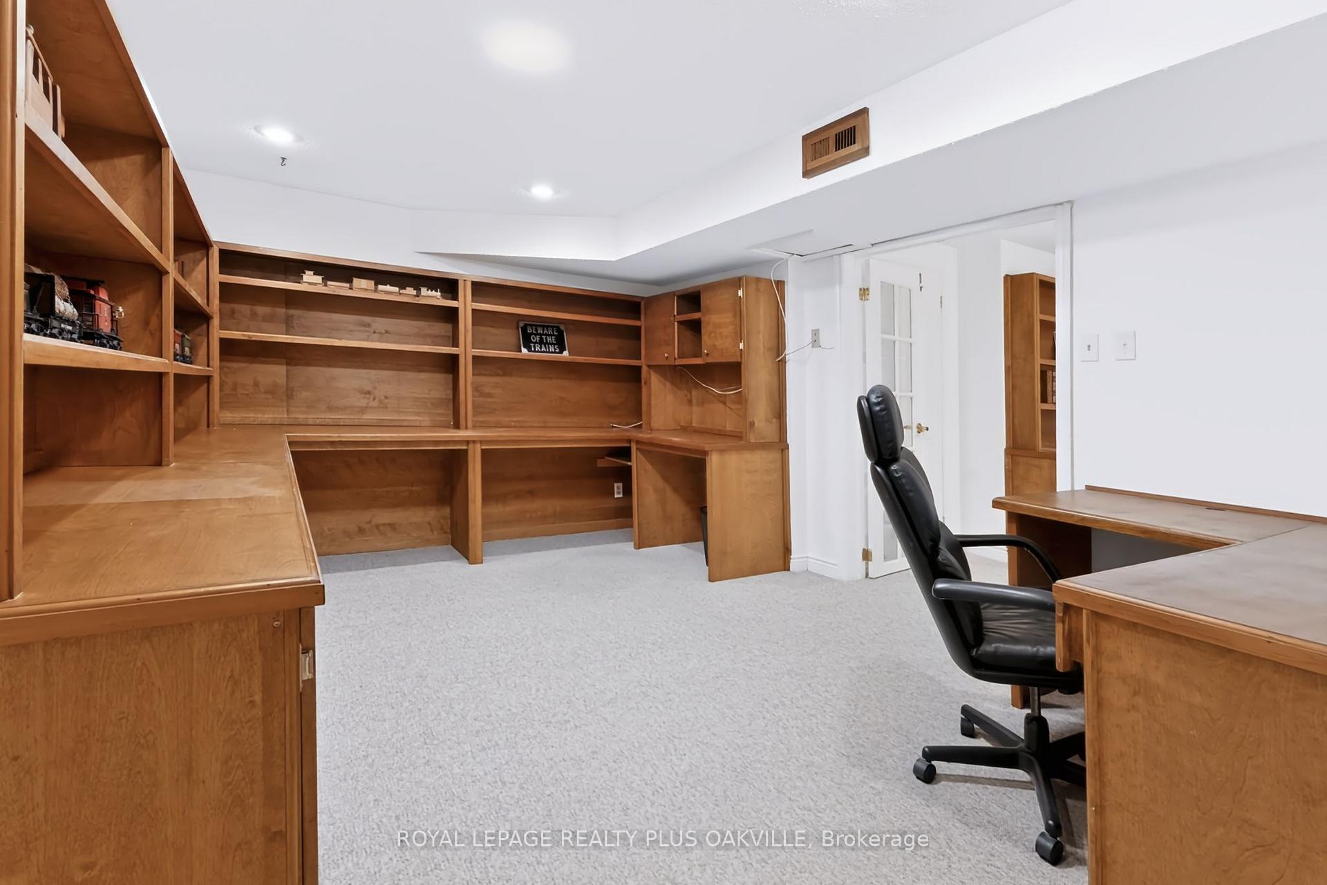 Photo 42 of 279 Hickory Circle, Oakville, Wedgewood Creek — HOMEH