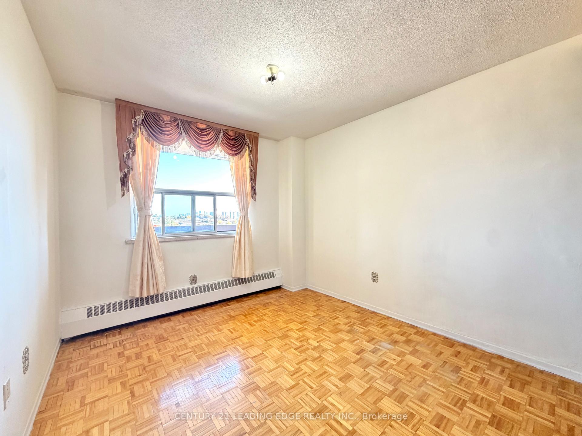 Photo 6 of Unit 1007, 1455 Lawrence Avenue W, North York, Brookhaven-Amesbury — HOMEH