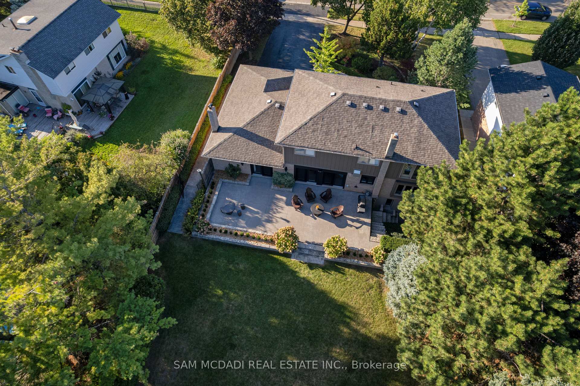 Photo 9 of 21 Kenninghall Boulevard, Mississauga, Streetsville — HOMEH