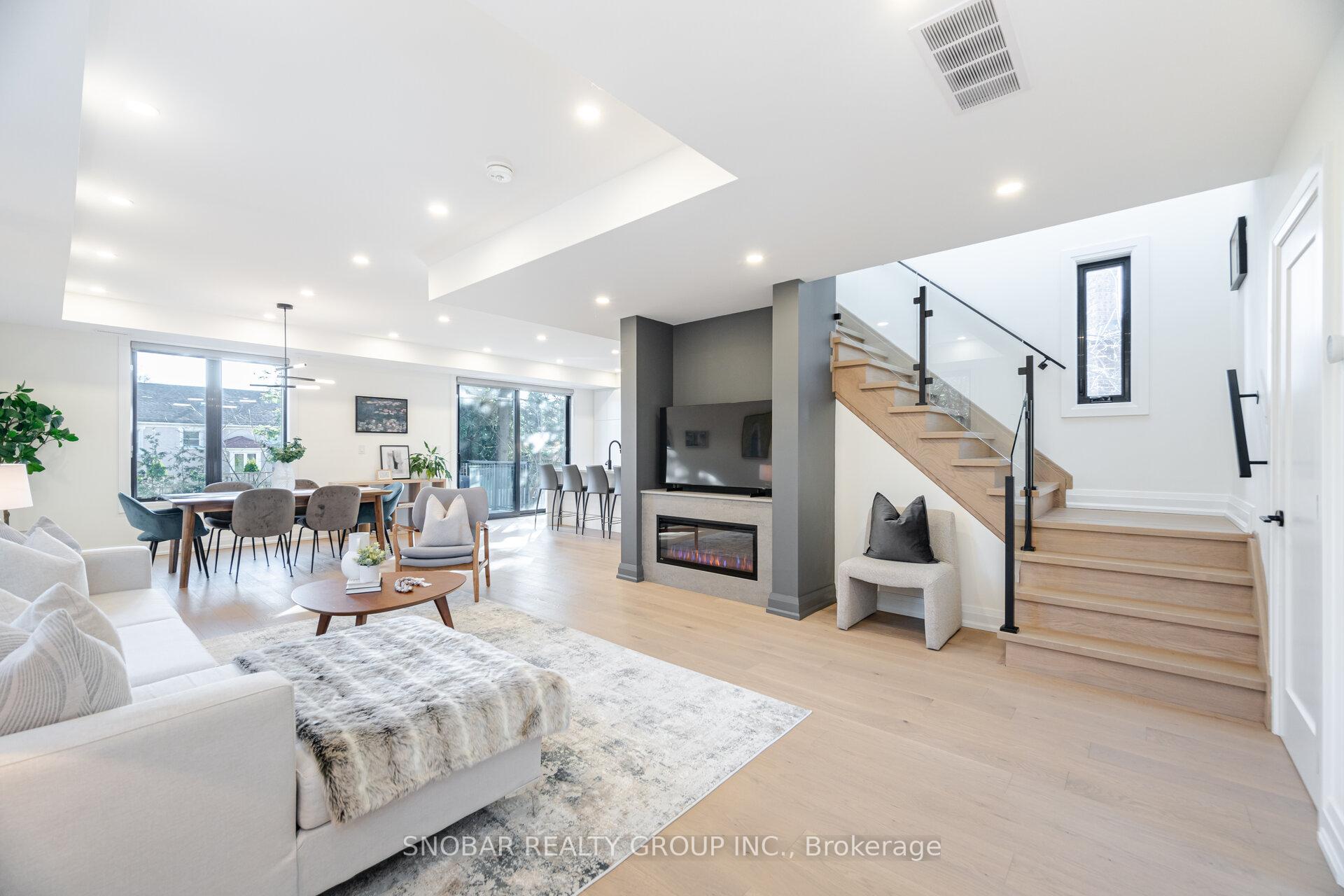 Photo 2 of 720 Hillman Crescent, Mississauga, Applewood — HOMEH