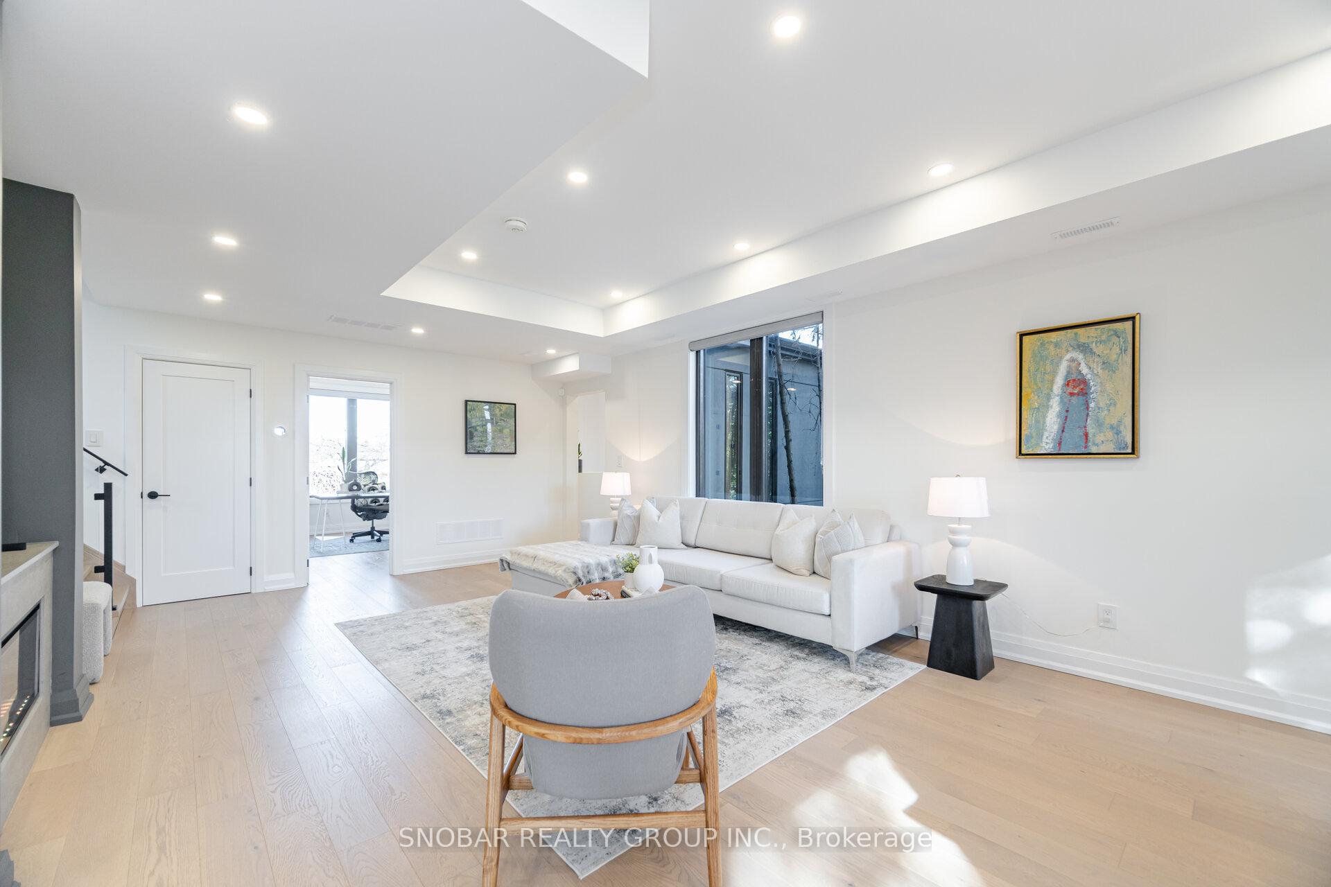 Photo 4 of 720 Hillman Crescent, Mississauga, Applewood — HOMEH