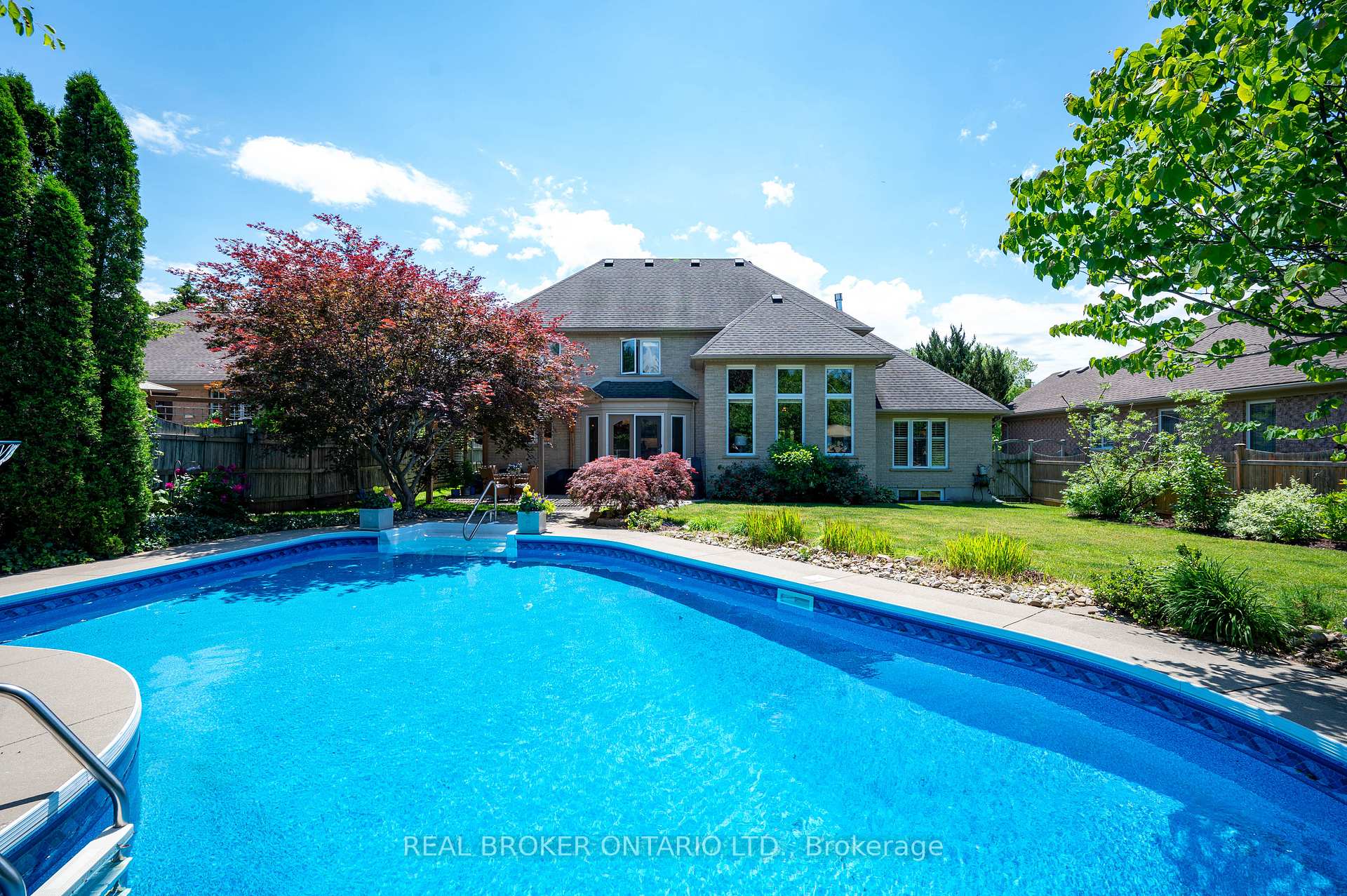 Photo 3 of 6 Pioneer Tower Crescent, Kitchener — HOMEH