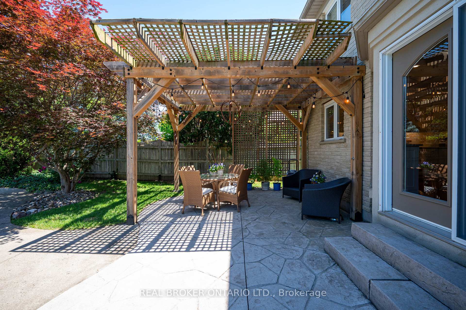 Photo 4 of 6 Pioneer Tower Crescent, Kitchener — HOMEH