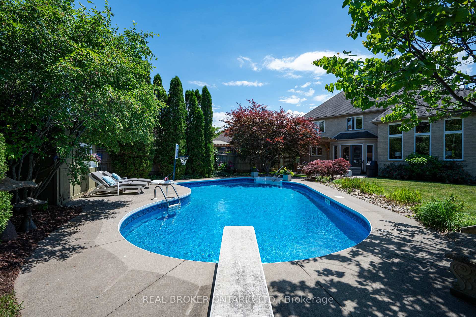 Photo 7 of 6 Pioneer Tower Crescent, Kitchener — HOMEH