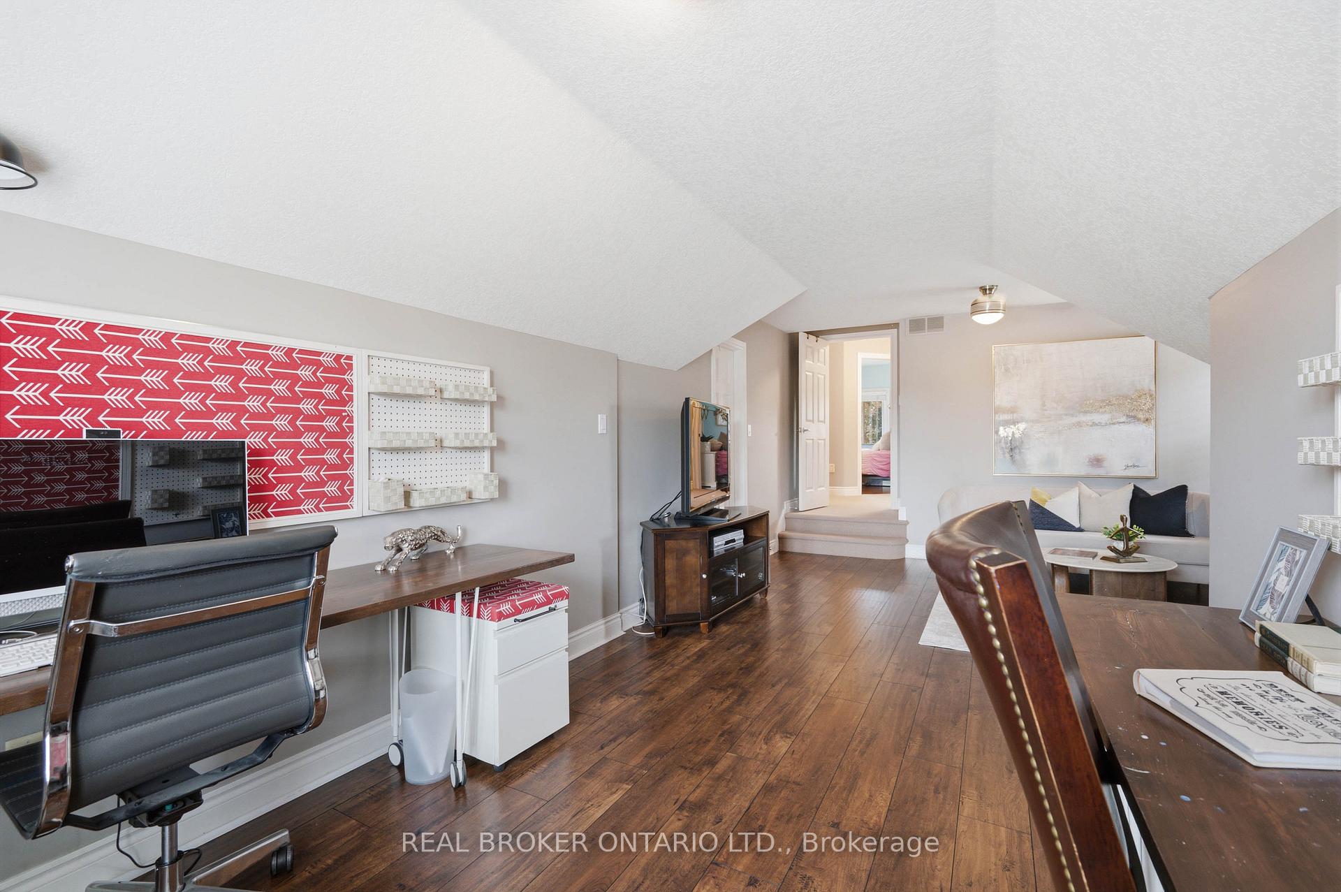 Photo 39 of 6 Pioneer Tower Crescent, Kitchener — HOMEH