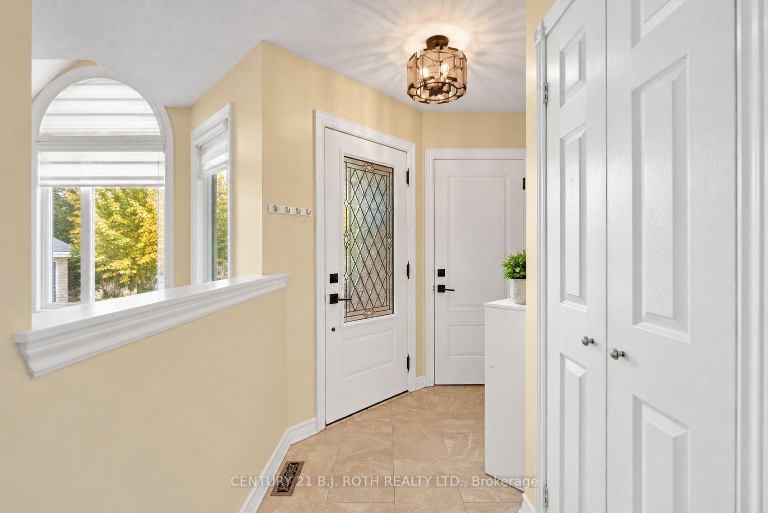 Photo 4 of 237 Pringle Drive, Barrie, Edgehill Drive — HOMEH