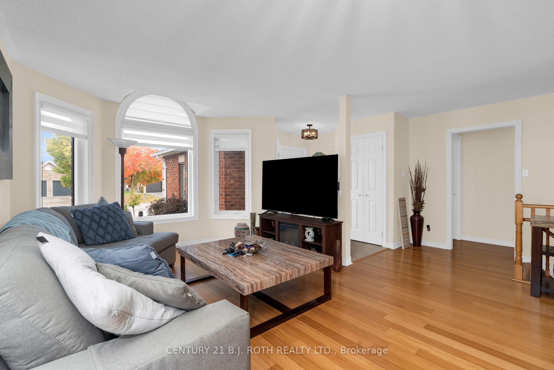 Photo 7 of 237 Pringle Drive, Barrie, Edgehill Drive — HOMEH