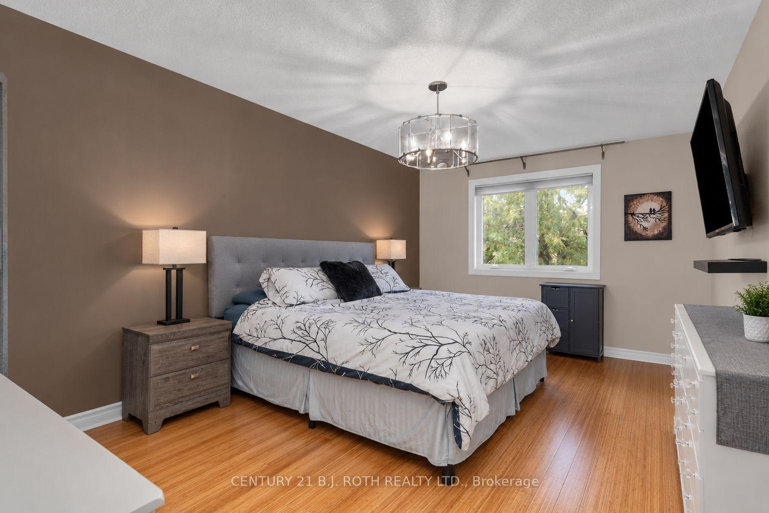 Photo 16 of 237 Pringle Drive, Barrie, Edgehill Drive — HOMEH