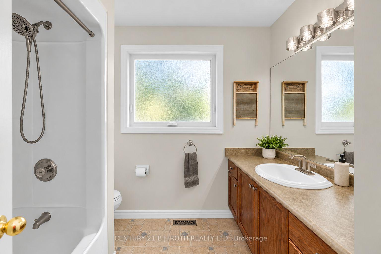 Photo 21 of 237 Pringle Drive, Barrie, Edgehill Drive — HOMEH