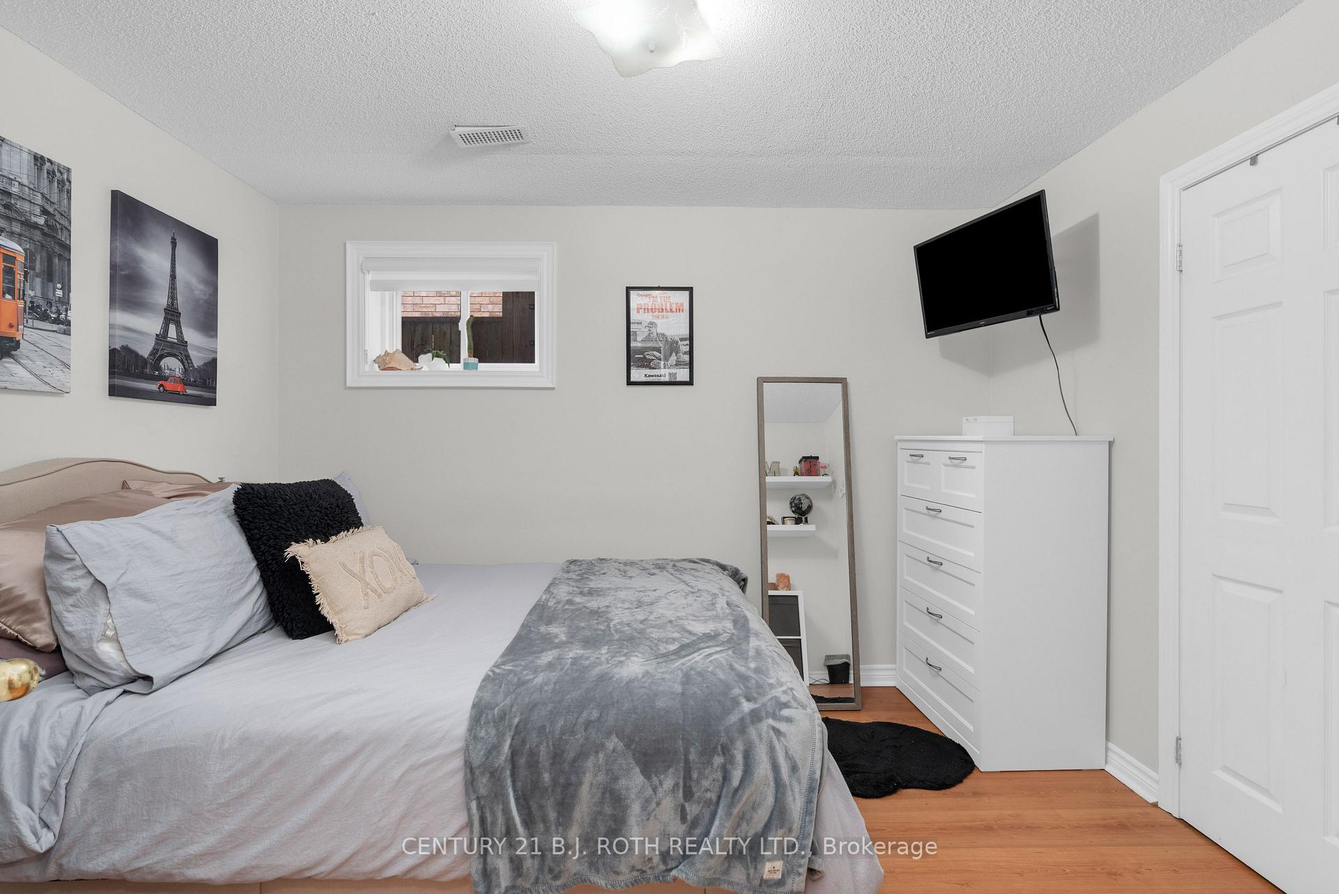 Photo 32 of 237 Pringle Drive, Barrie, Edgehill Drive — HOMEH