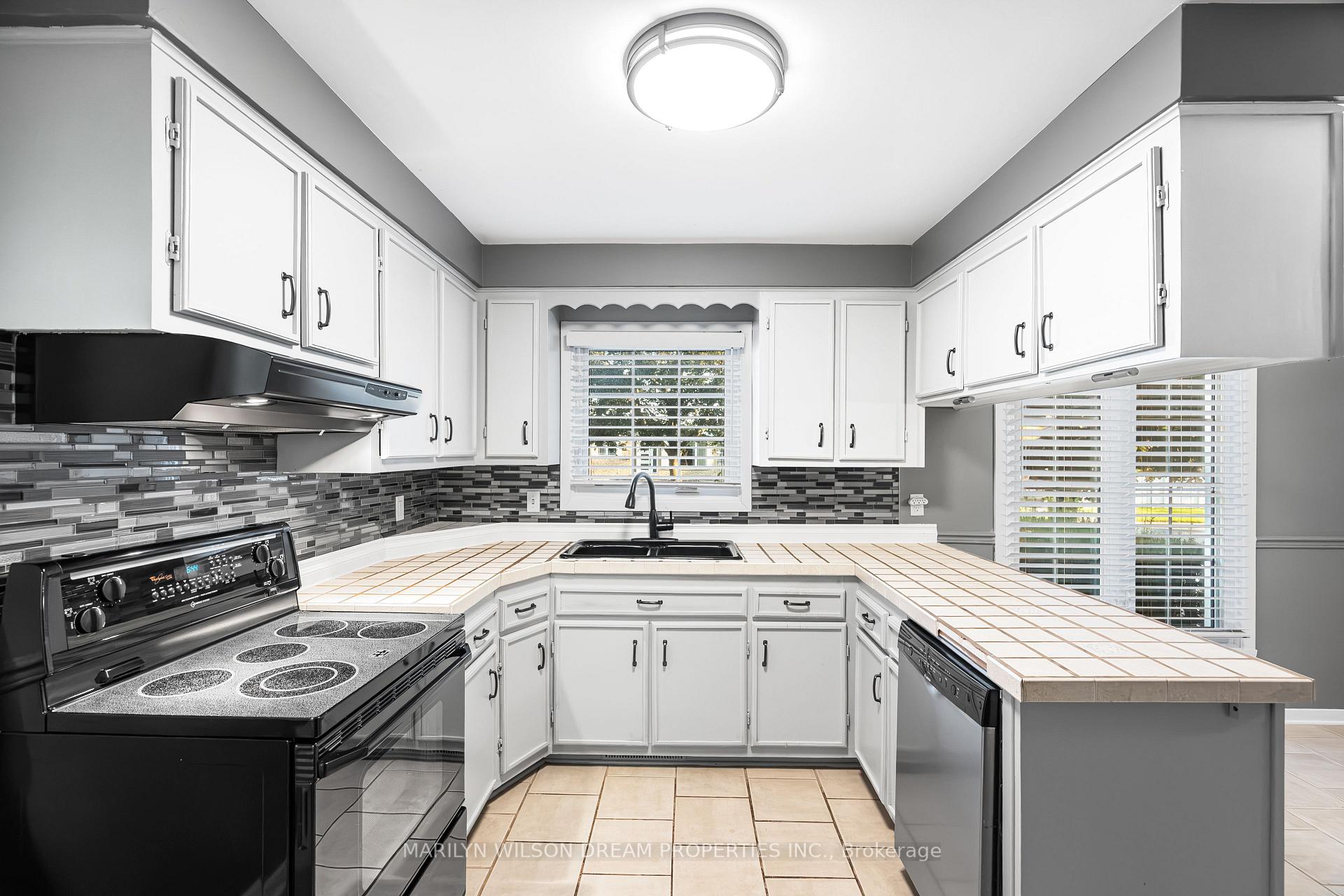 Photo 10 of 436 Beach Avenue, Cornwall, Cornwall — HOMEH