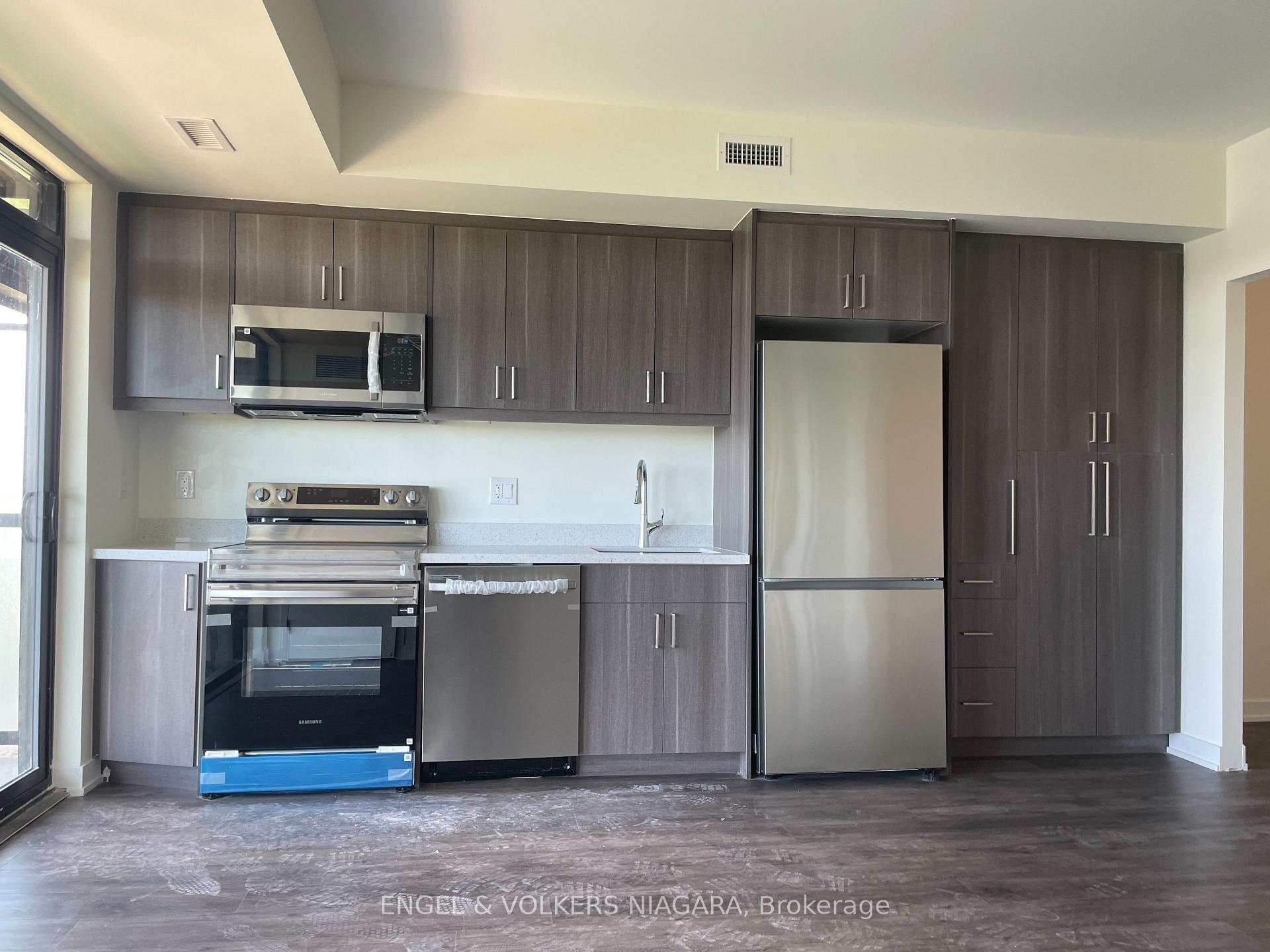 Photo 4 of Unit 528, 350 Prince Charles Drive S, Welland, Broadway — HOMEH