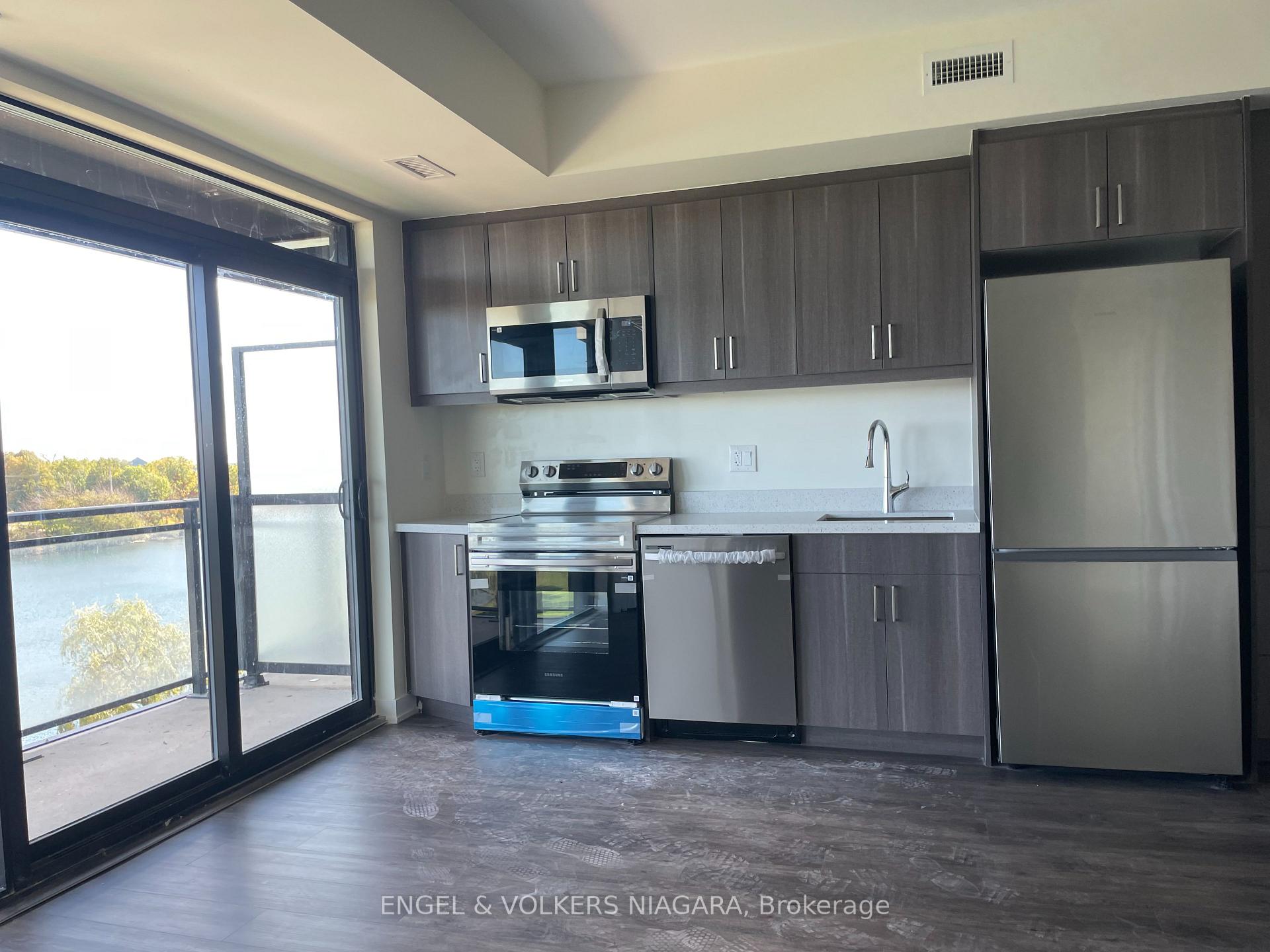 Photo 5 of Unit 528, 350 Prince Charles Drive S, Welland, Broadway — HOMEH