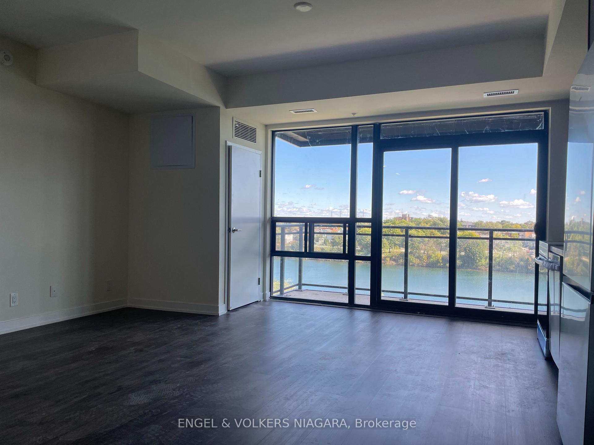 Photo 7 of Unit 528, 350 Prince Charles Drive S, Welland, Broadway — HOMEH