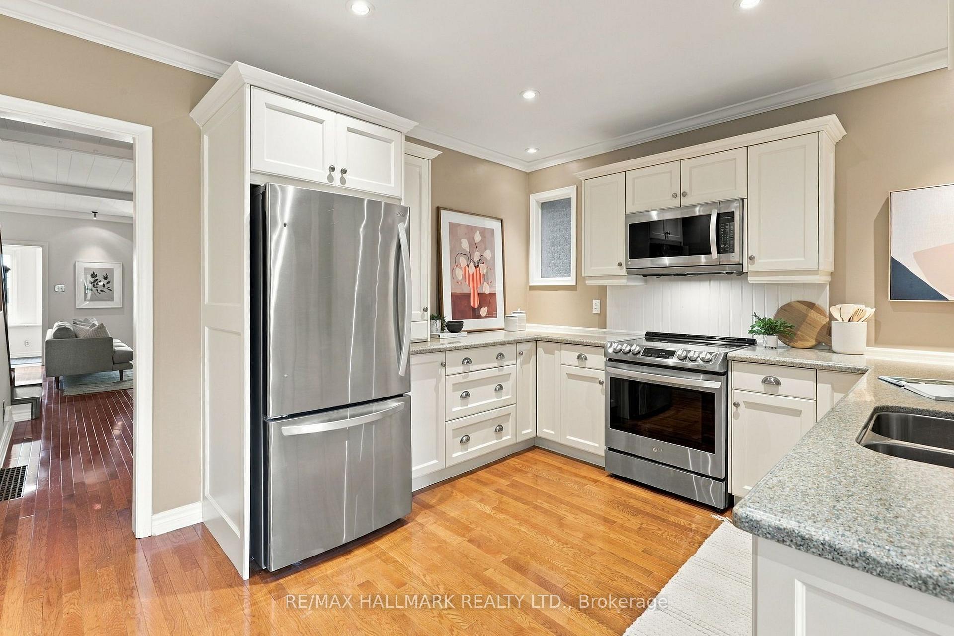 Photo 10 of 55 Waverley Road, Toronto, The Beaches — HOMEH