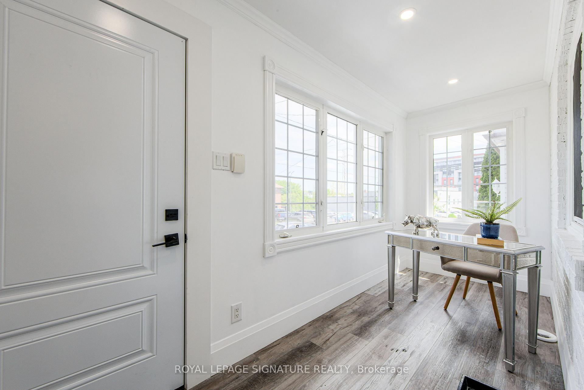Photo 2 of 19 Schell Avenue, North York, Briar Hill-Belgravia — HOMEH
