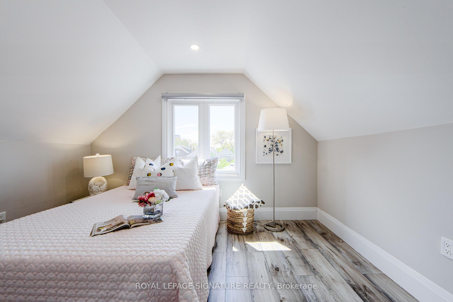 Photo 14 of 19 Schell Avenue, North York, Briar Hill-Belgravia — HOMEH