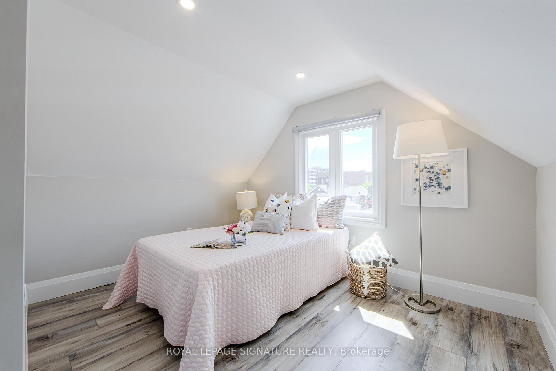 Photo 15 of 19 Schell Avenue, North York, Briar Hill-Belgravia — HOMEH