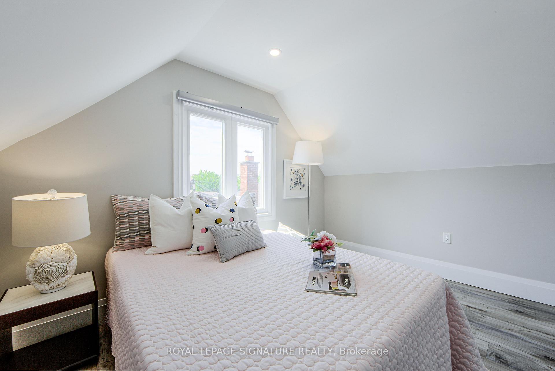 Photo 17 of 19 Schell Avenue, North York, Briar Hill-Belgravia — HOMEH