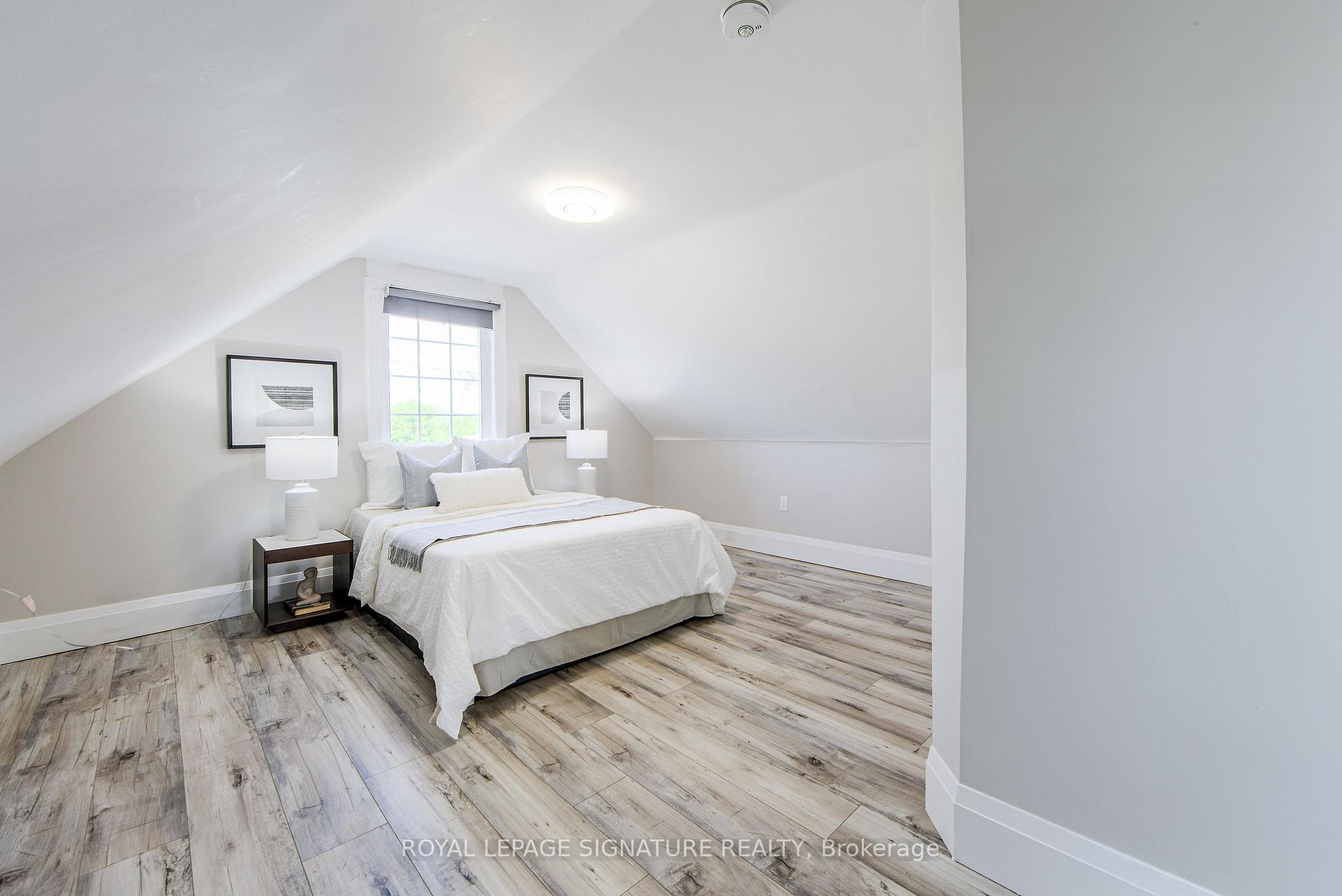 Photo 18 of 19 Schell Avenue, North York, Briar Hill-Belgravia — HOMEH