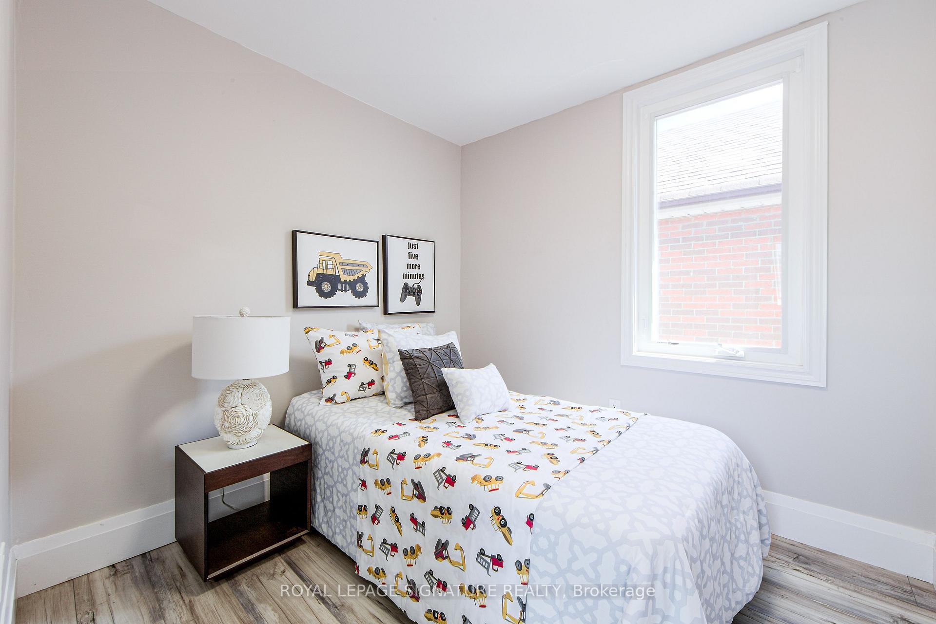 Photo 21 of 19 Schell Avenue, North York, Briar Hill-Belgravia — HOMEH