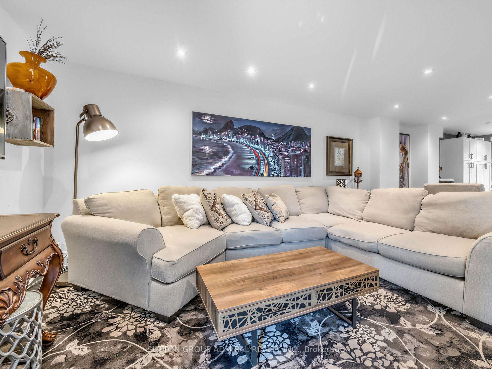 Photo 6 of 18 Riviera Drive, Vaughan, Glen Shields — HOMEH
