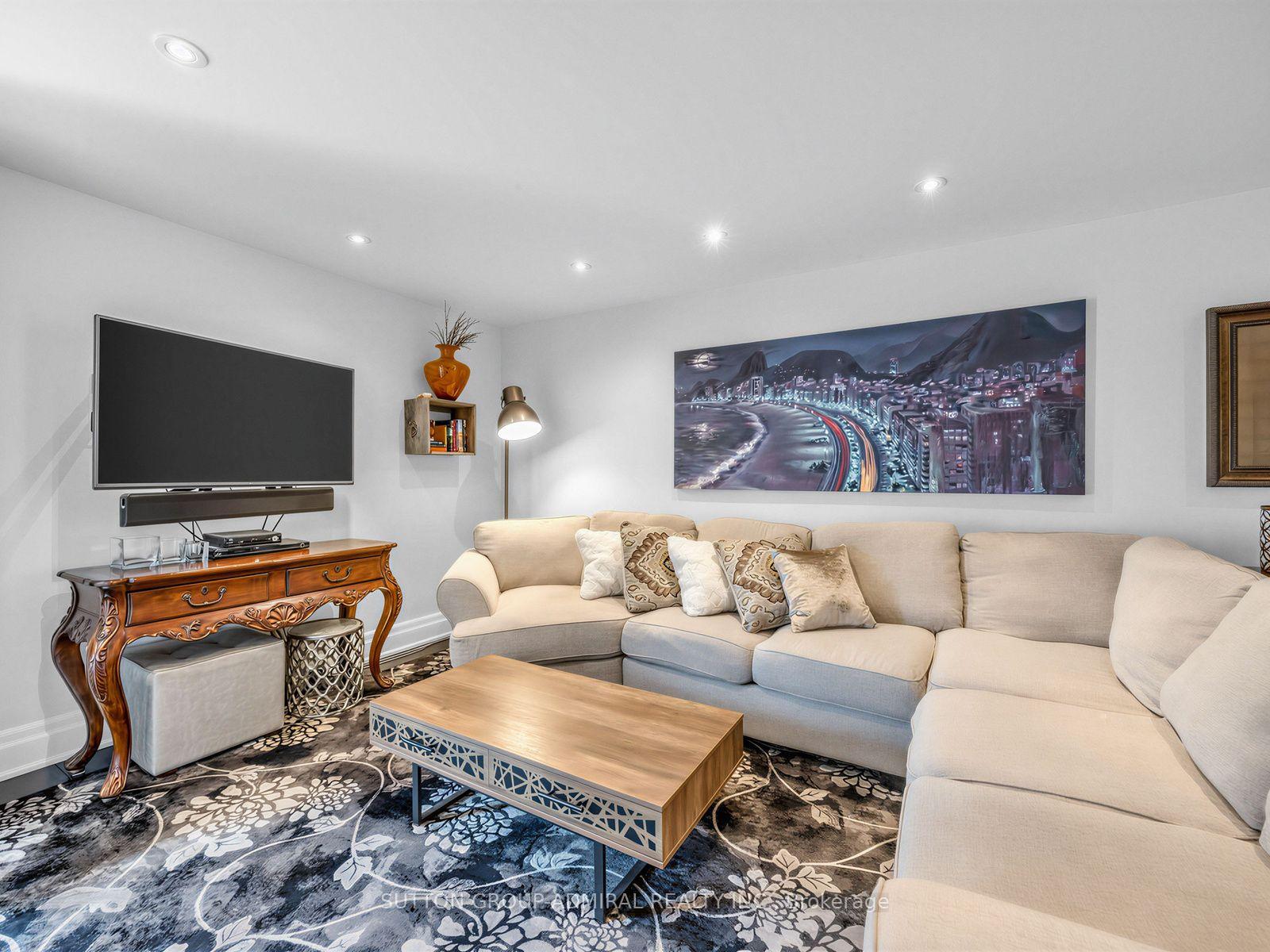Photo 7 of 18 Riviera Drive, Vaughan, Glen Shields — HOMEH