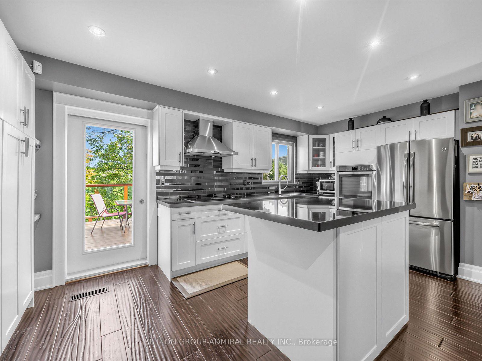 Photo 11 of 18 Riviera Drive, Vaughan, Glen Shields — HOMEH