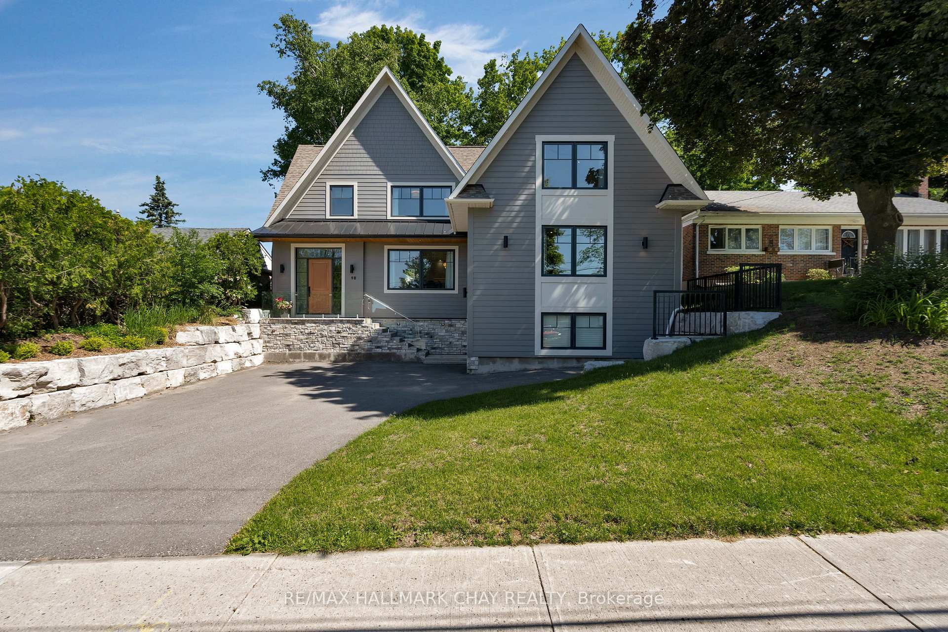Photo 2 of 98 Shanty Bay Road, Barrie, North Shore — HOMEH