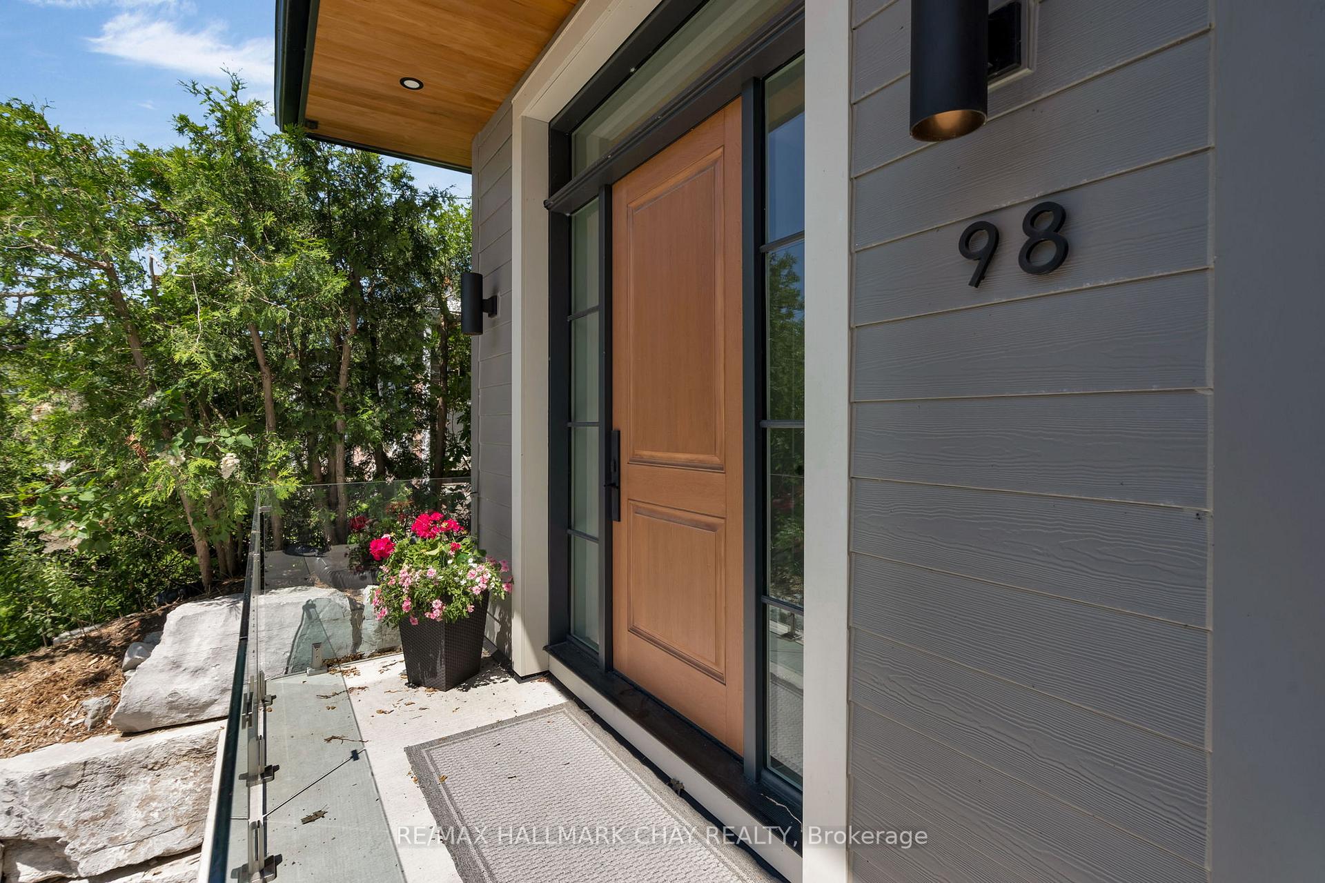 Photo 3 of 98 Shanty Bay Road, Barrie, North Shore — HOMEH