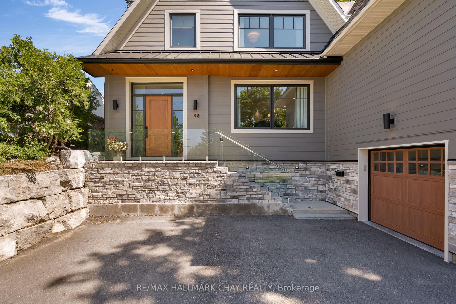 Photo 4 of 98 Shanty Bay Road, Barrie, North Shore — HOMEH