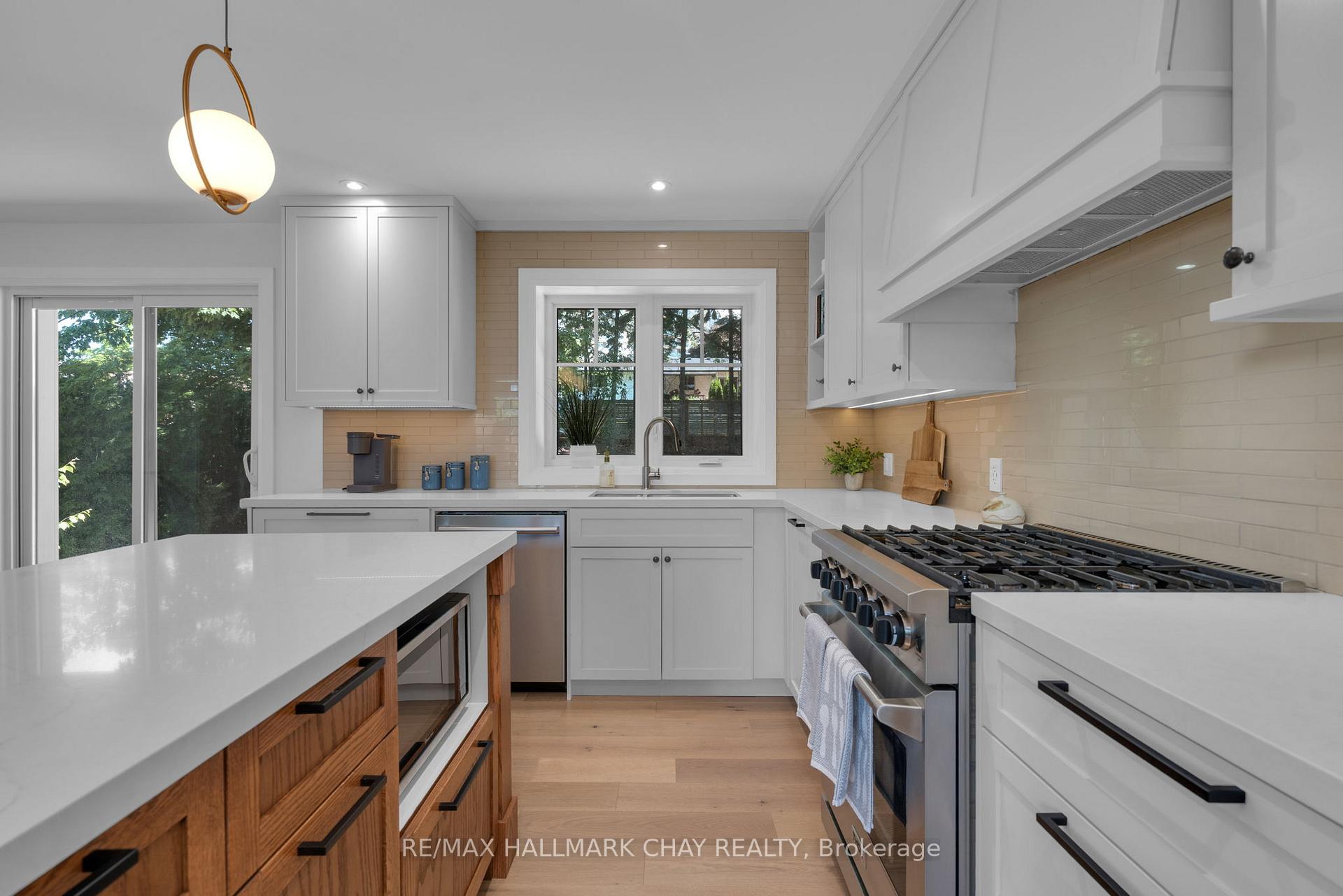 Photo 8 of 98 Shanty Bay Road, Barrie, North Shore — HOMEH