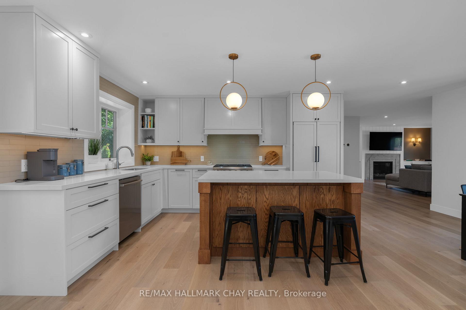 Photo 10 of 98 Shanty Bay Road, Barrie, North Shore — HOMEH