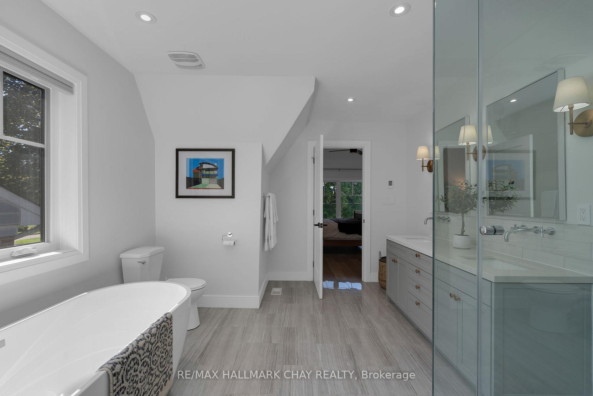 Photo 30 of 98 Shanty Bay Road, Barrie, North Shore — HOMEH