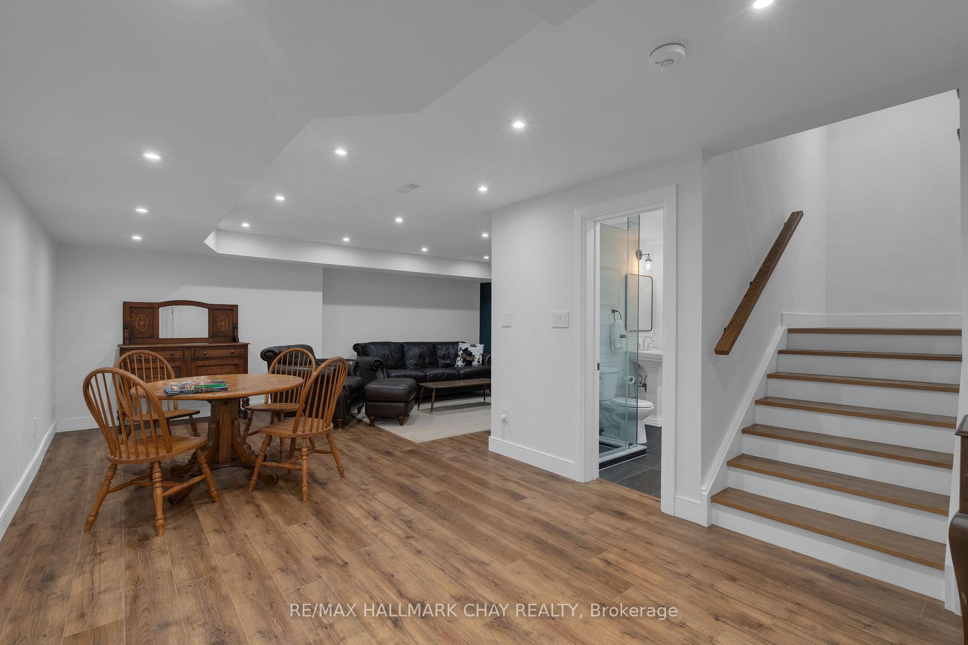 Photo 32 of 98 Shanty Bay Road, Barrie, North Shore — HOMEH