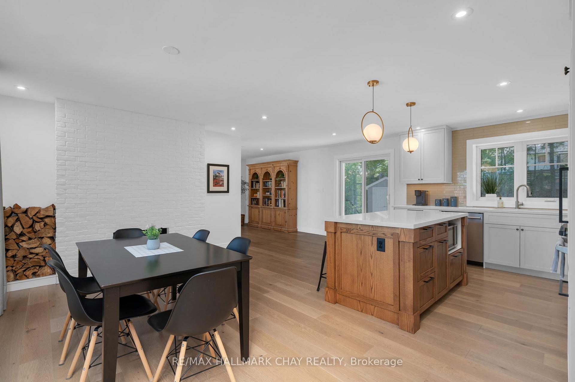 Photo 34 of 98 Shanty Bay Road, Barrie, North Shore — HOMEH