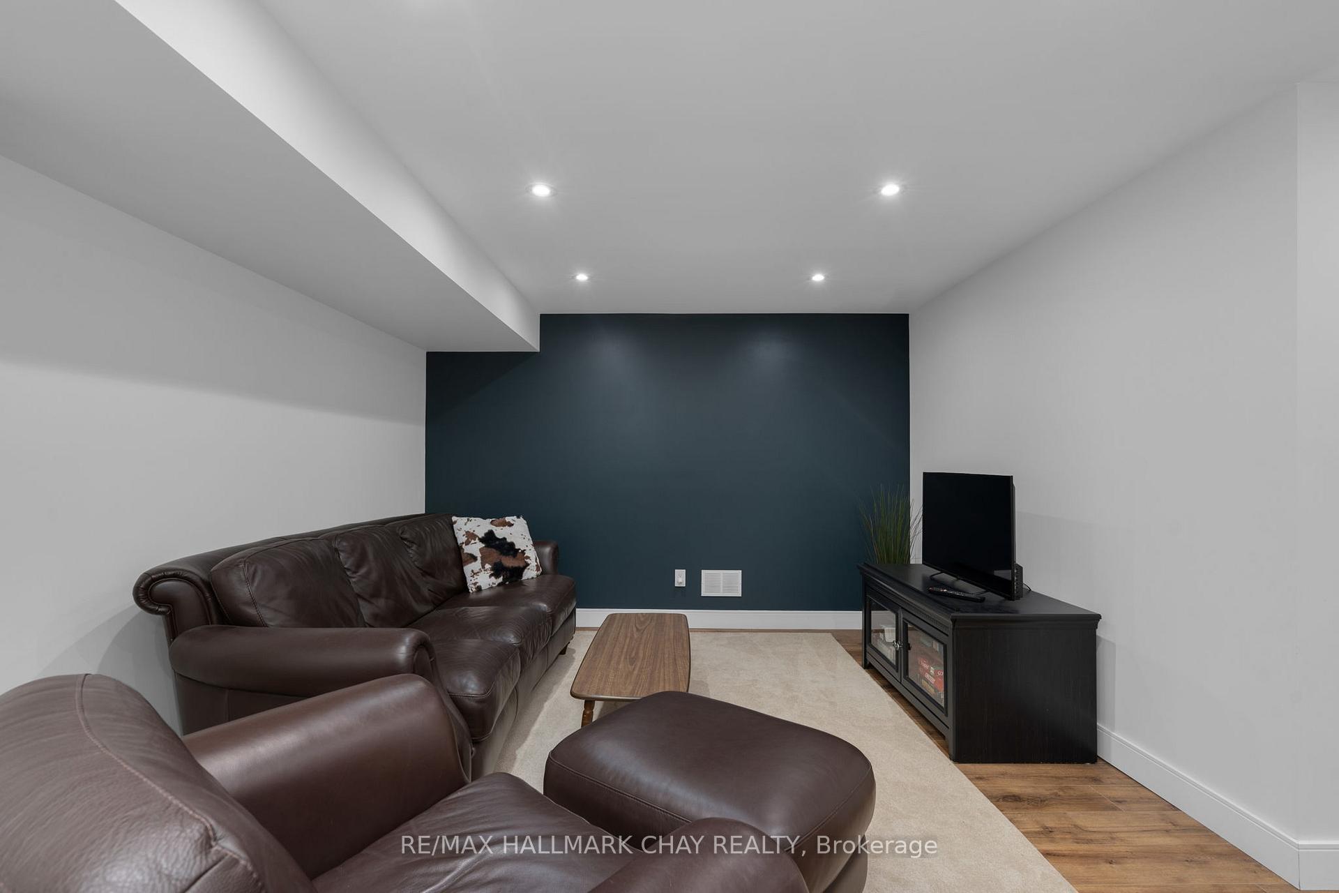 Photo 35 of 98 Shanty Bay Road, Barrie, North Shore — HOMEH