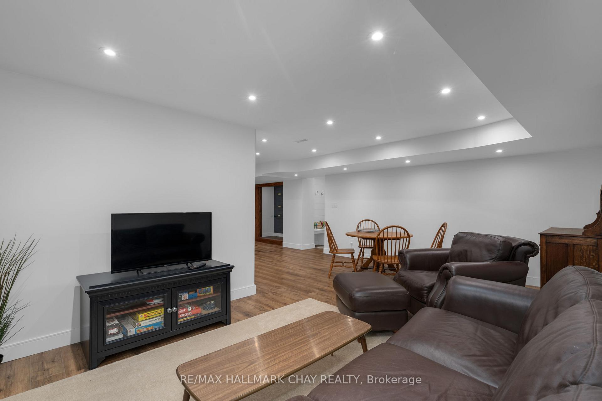 Photo 36 of 98 Shanty Bay Road, Barrie, North Shore — HOMEH