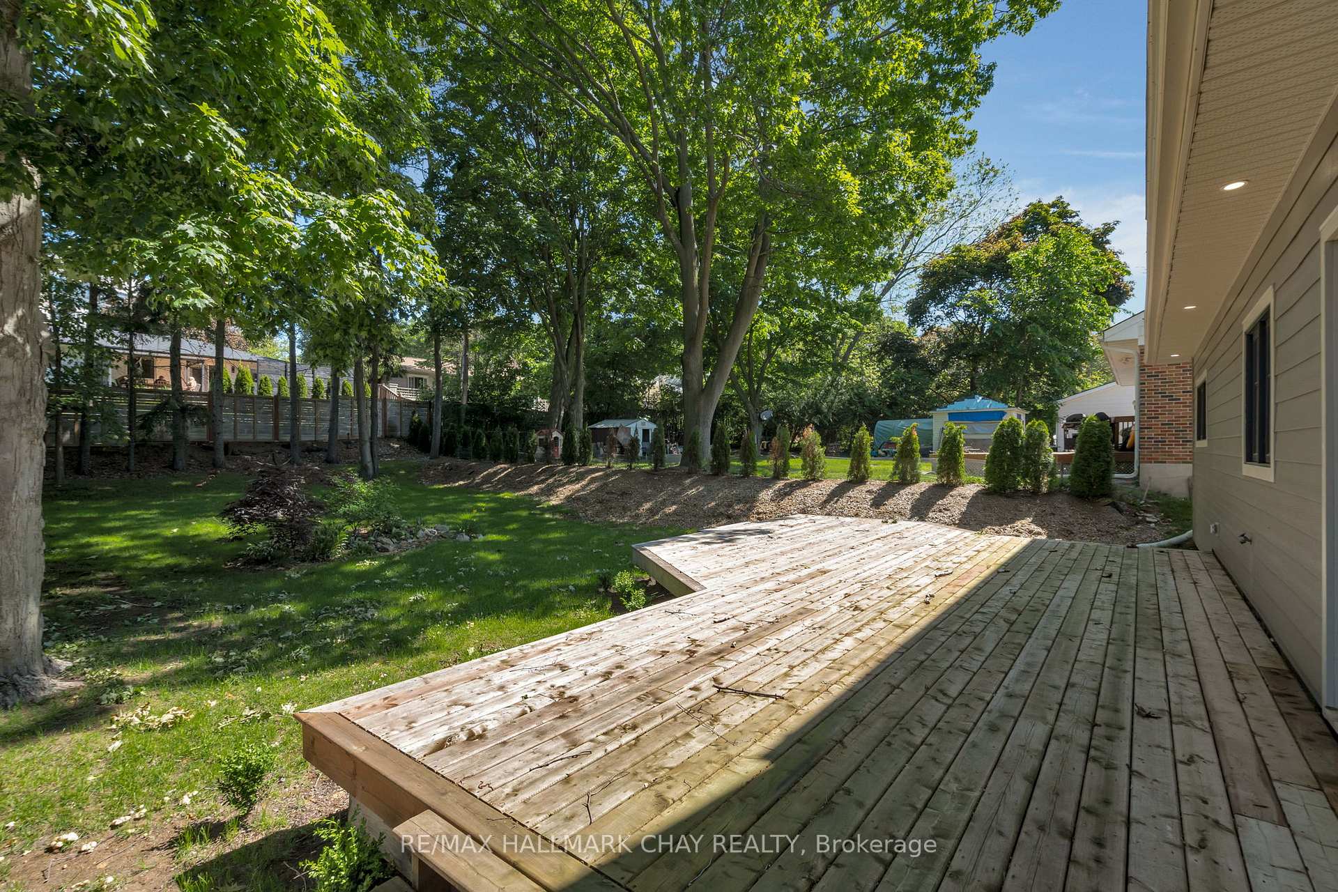 Photo 42 of 98 Shanty Bay Road, Barrie, North Shore — HOMEH