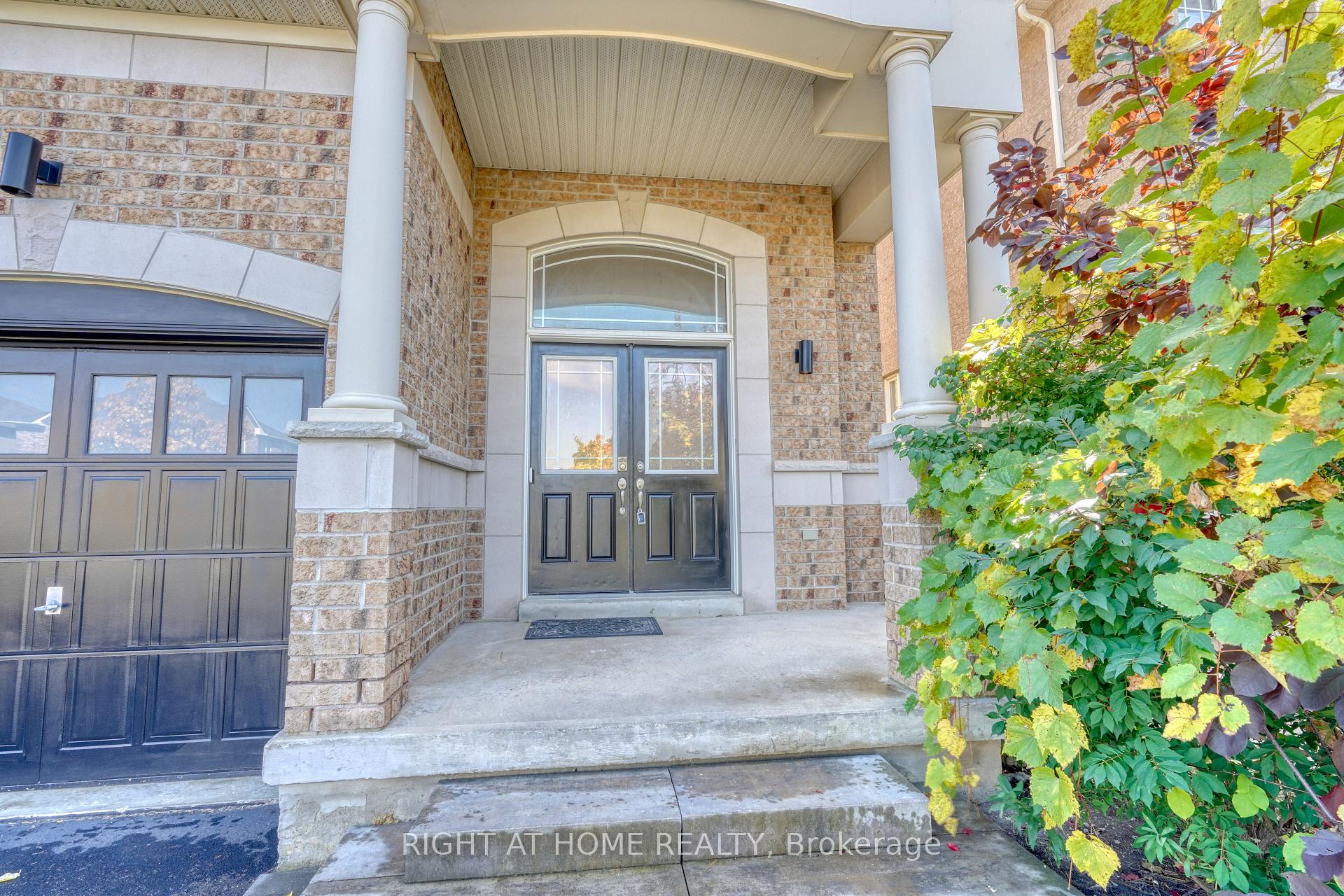 Photo 4 of 171 Maurier Boulevard, Vaughan, Patterson — HOMEH