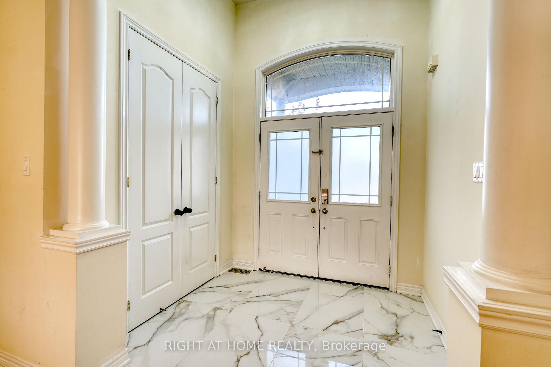 Photo 5 of 171 Maurier Boulevard, Vaughan, Patterson — HOMEH